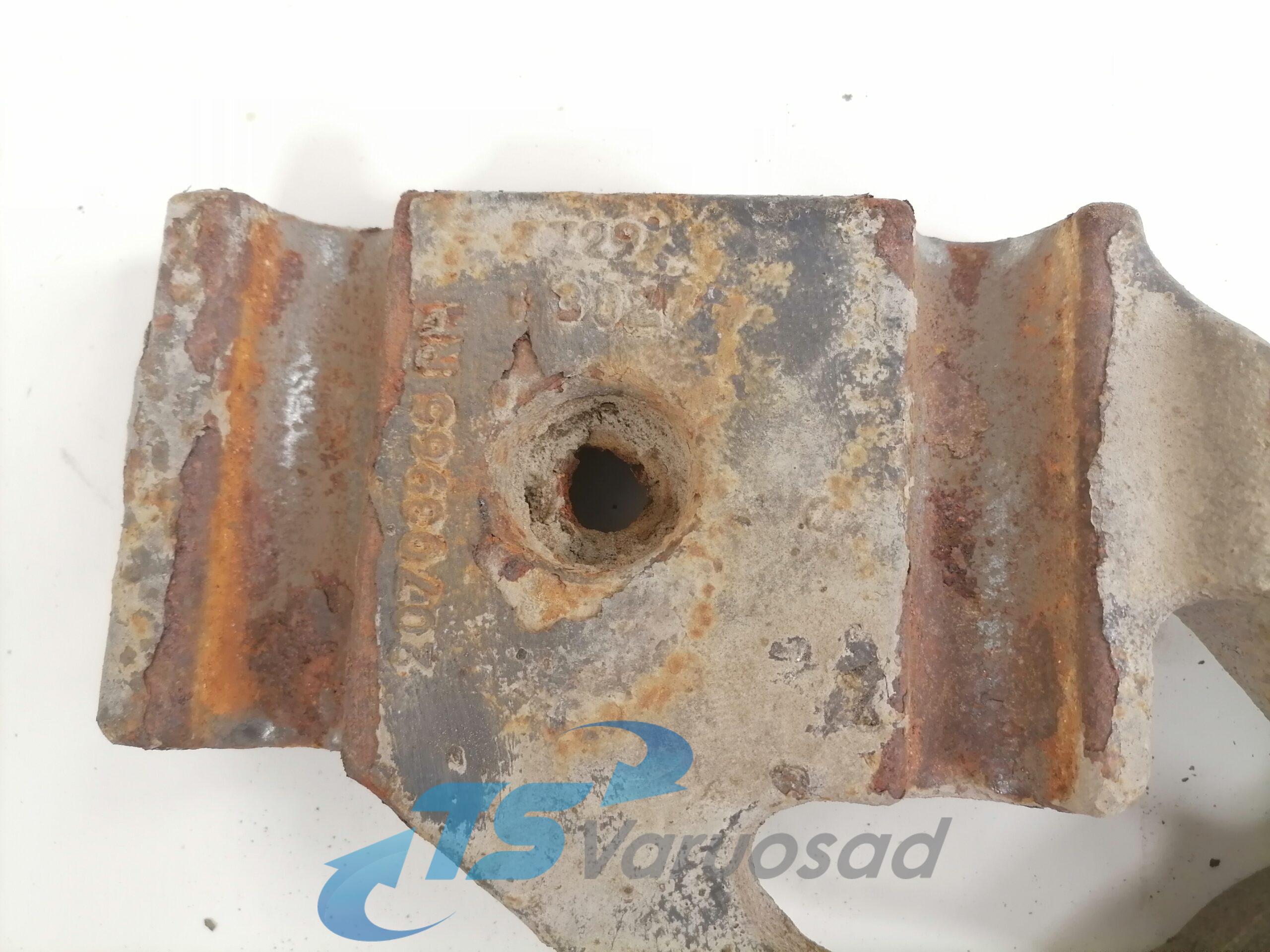 Amortisaatori kinnitus