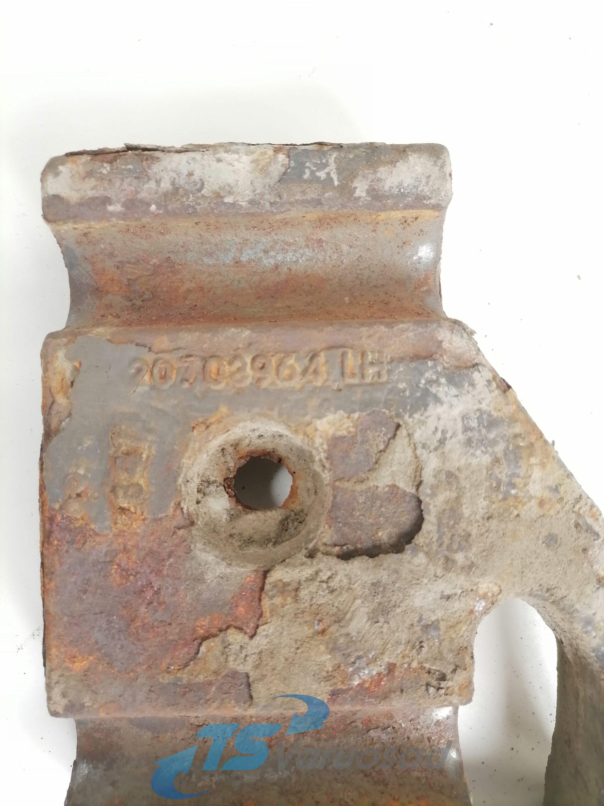 Amortisaatori kinnitus