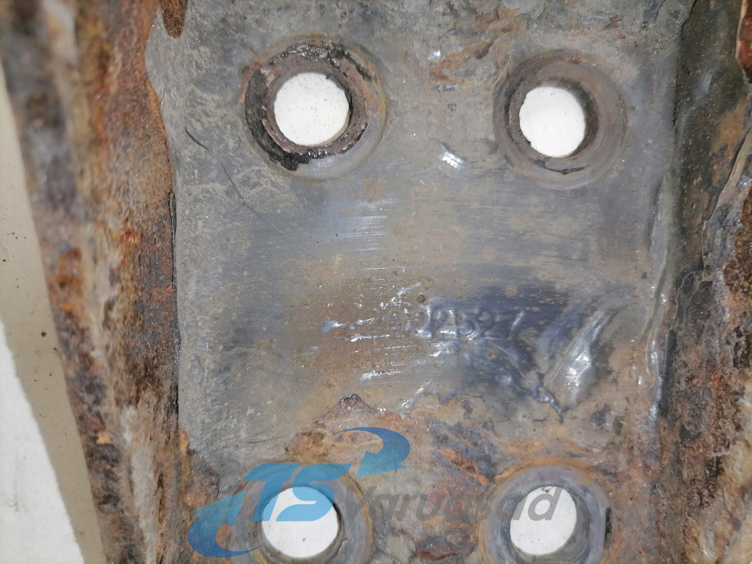 Amortisaatori kinnitus