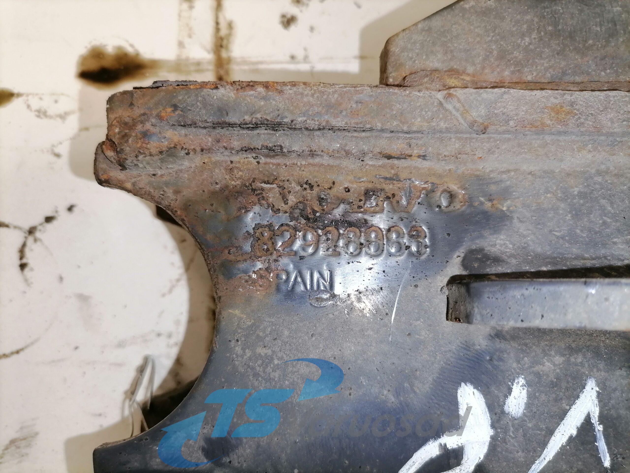 Volvo esikaitseraua kandur, vasak