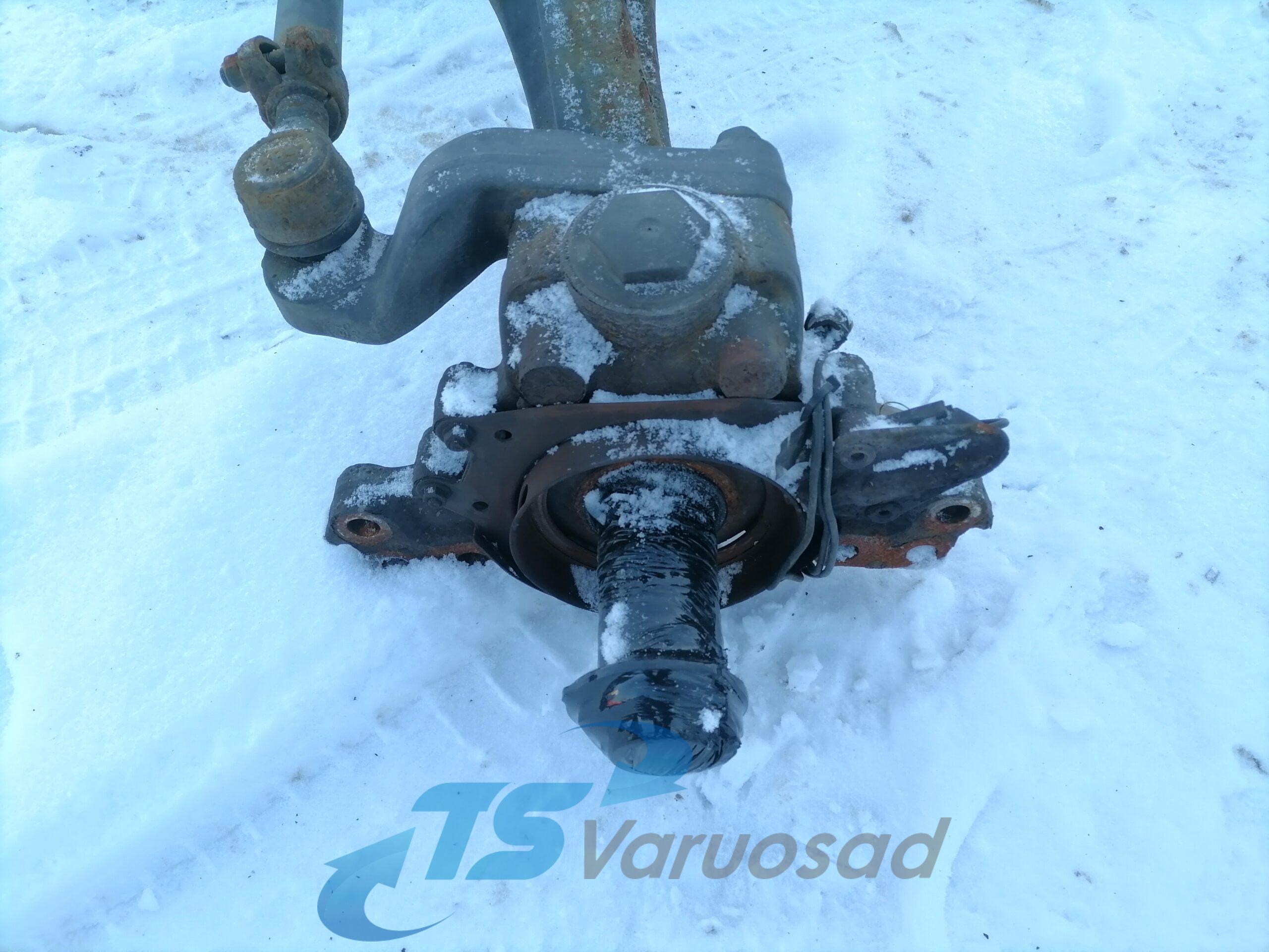Volvo esisilla tala