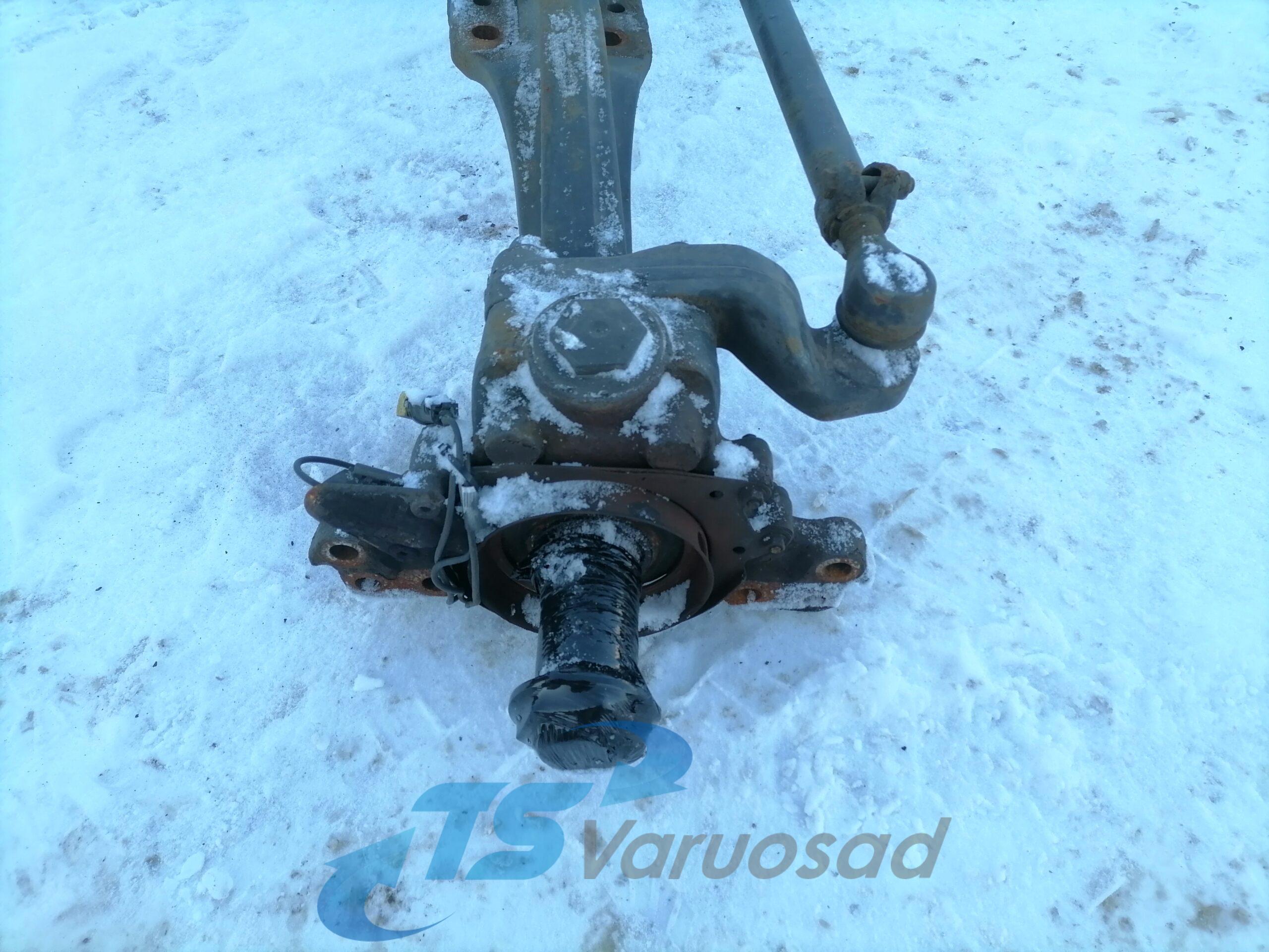 Volvo esisilla tala