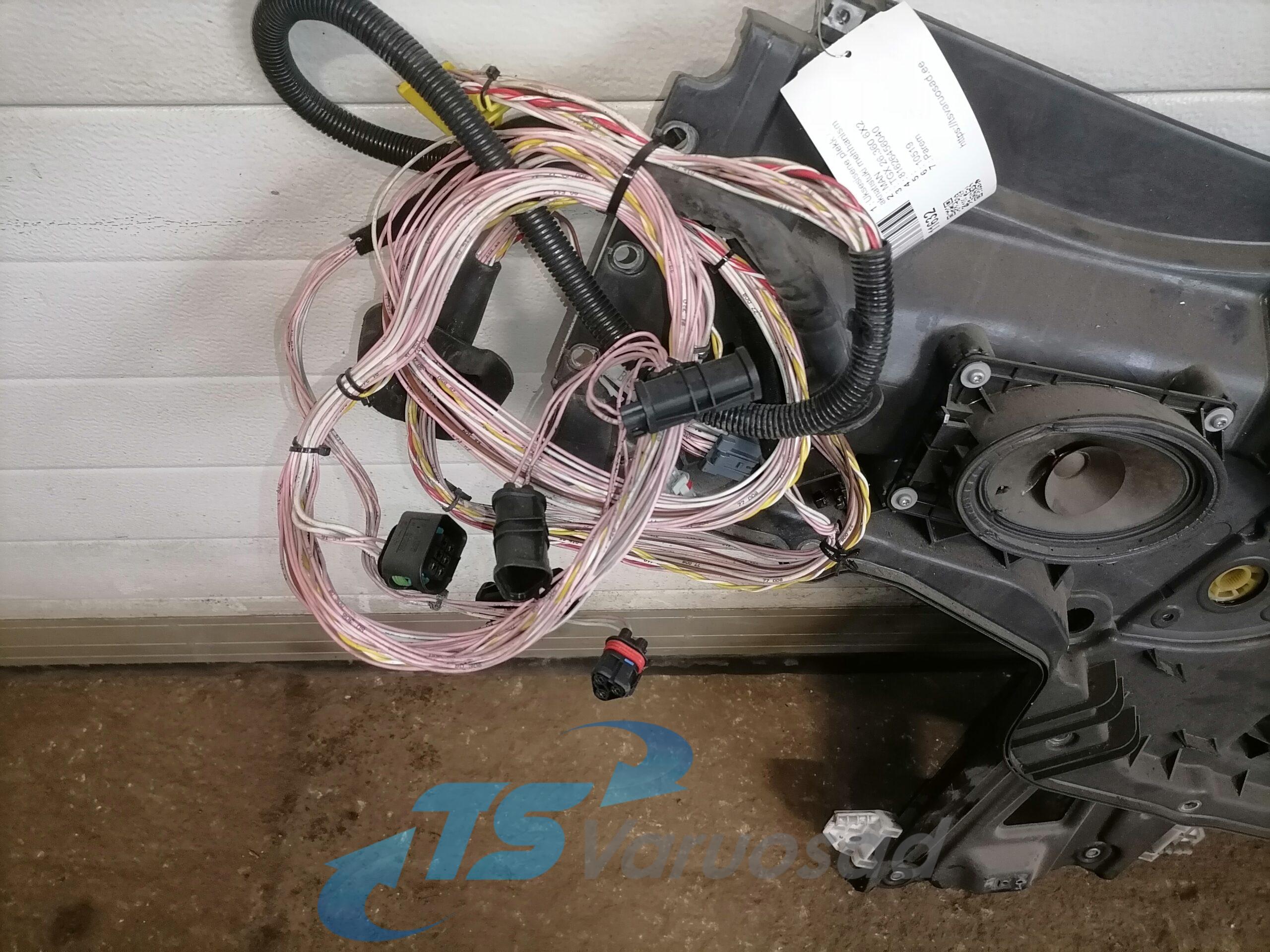 Uksesisene plekk / aknatõstuki mehhanism