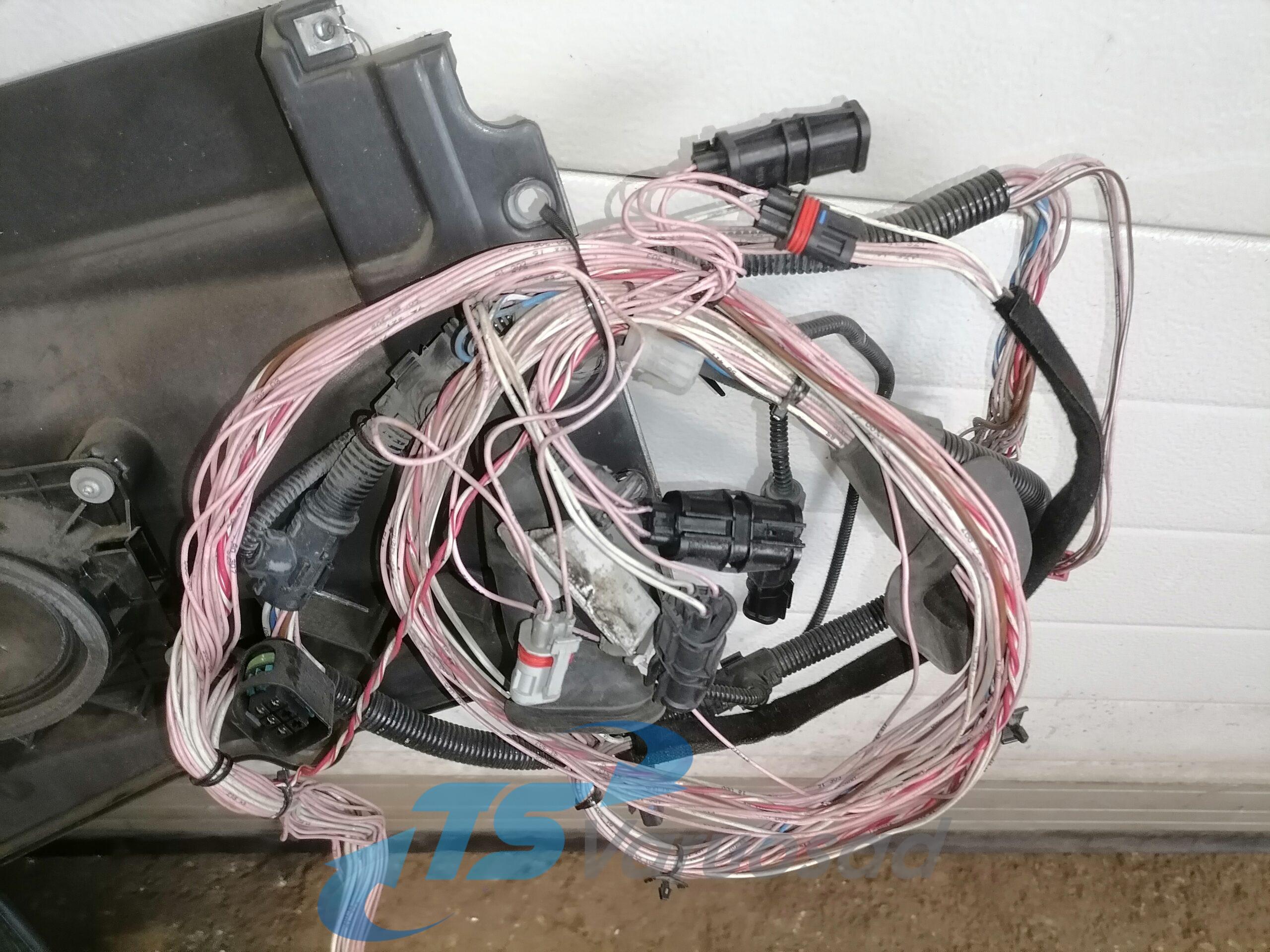 Uksesisene plekk / aknatõstuki mehhanism