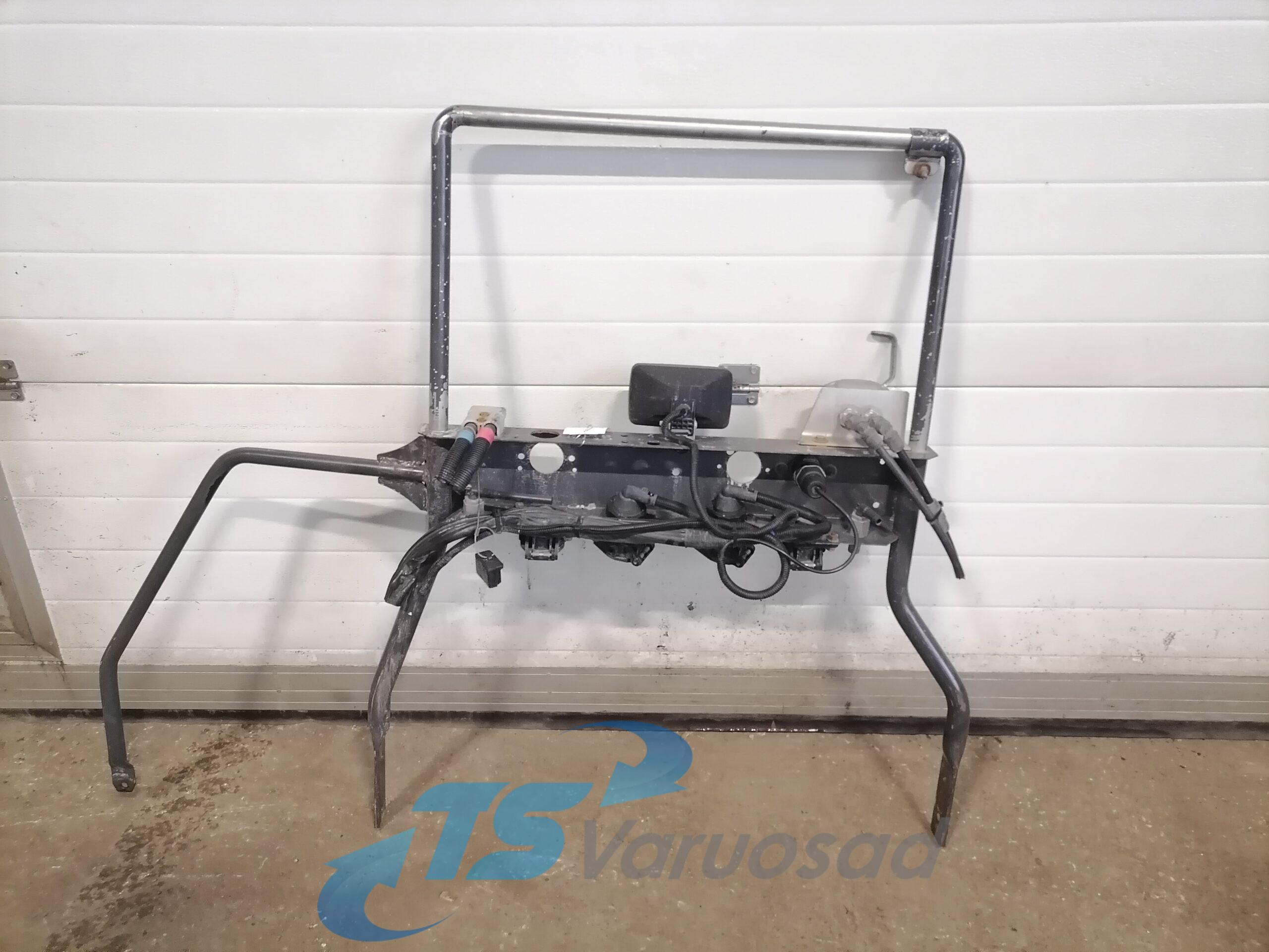 Kabiini tagune haagise pistikute kinnitusraam