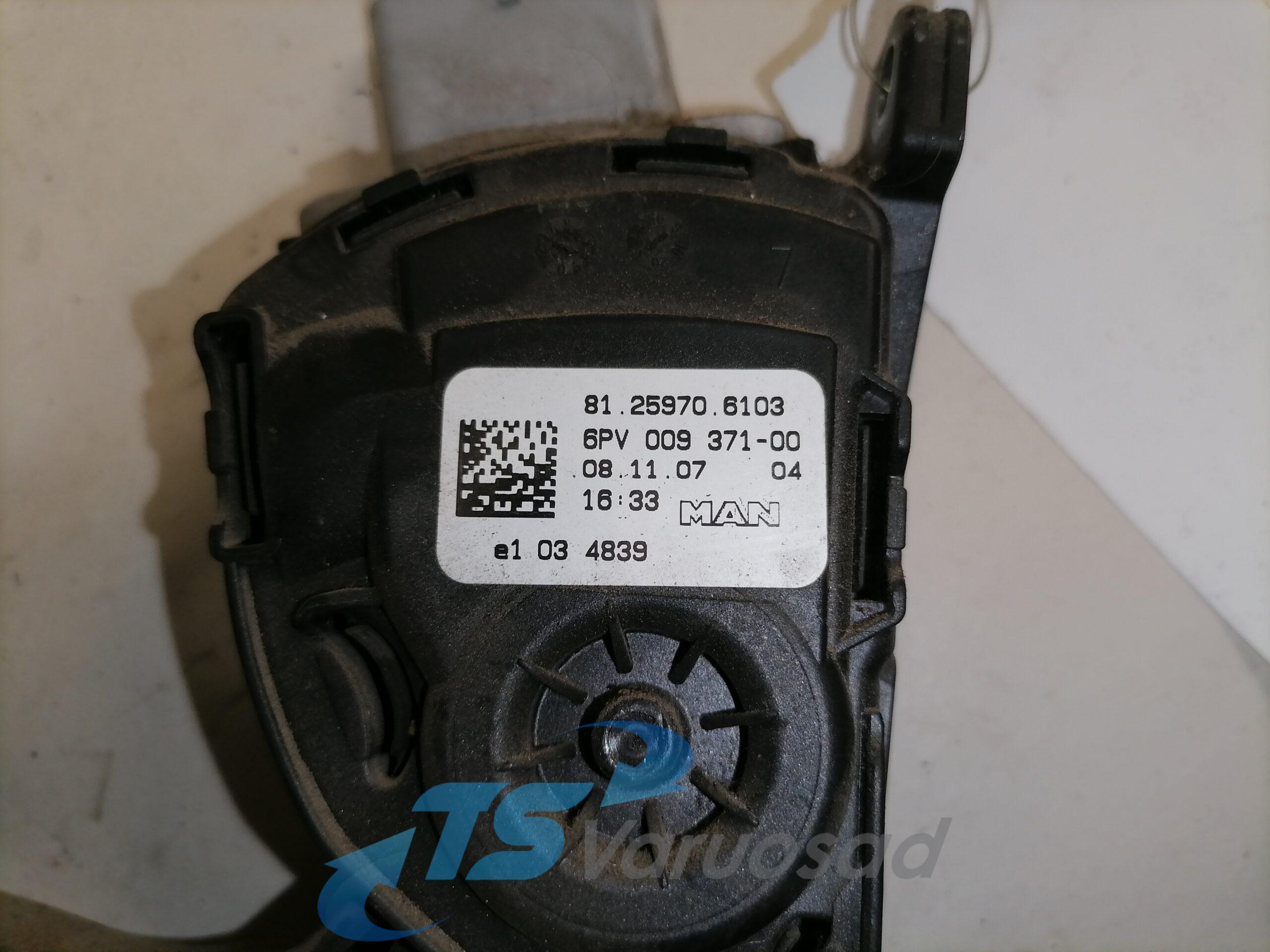 Gaasipedaal reostaadiga