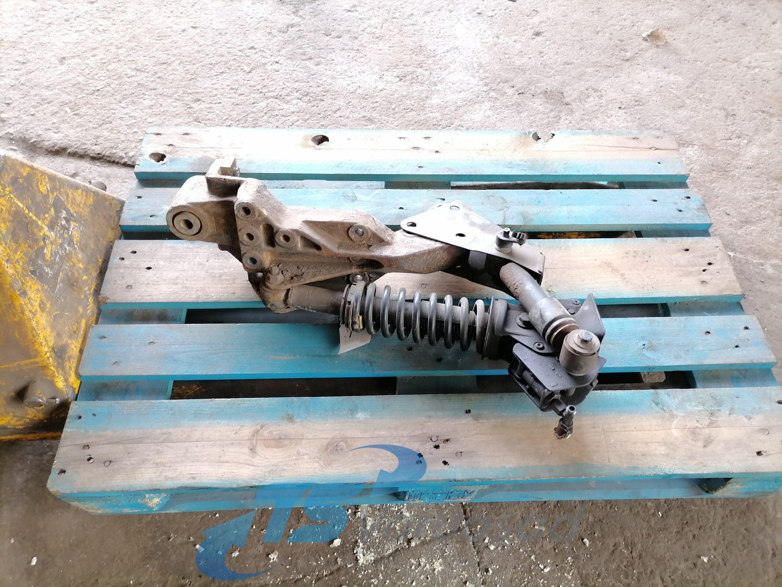 Volvo vedrukandur, esisild parem