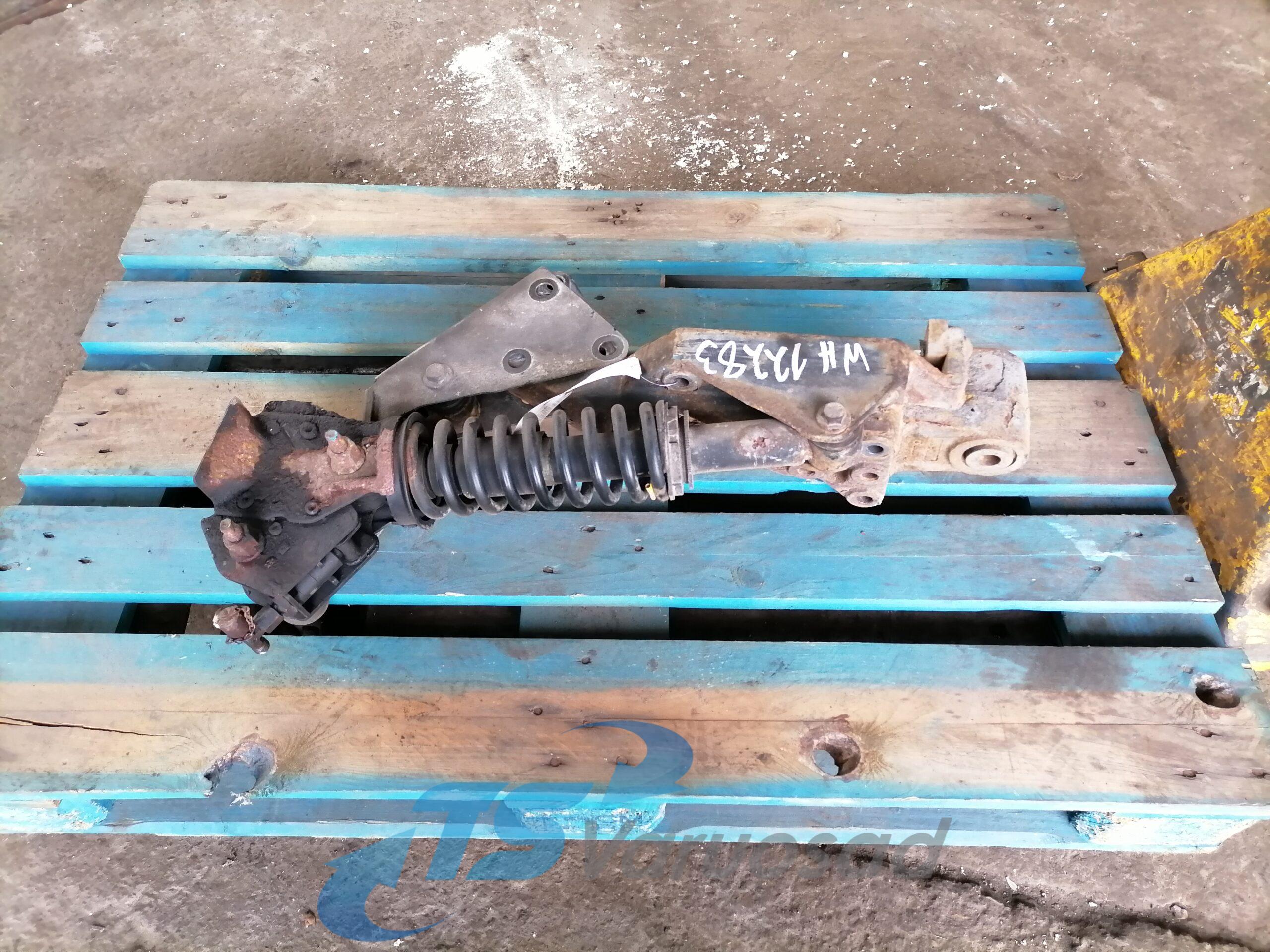 Volvo vedrukandur, esisild parem