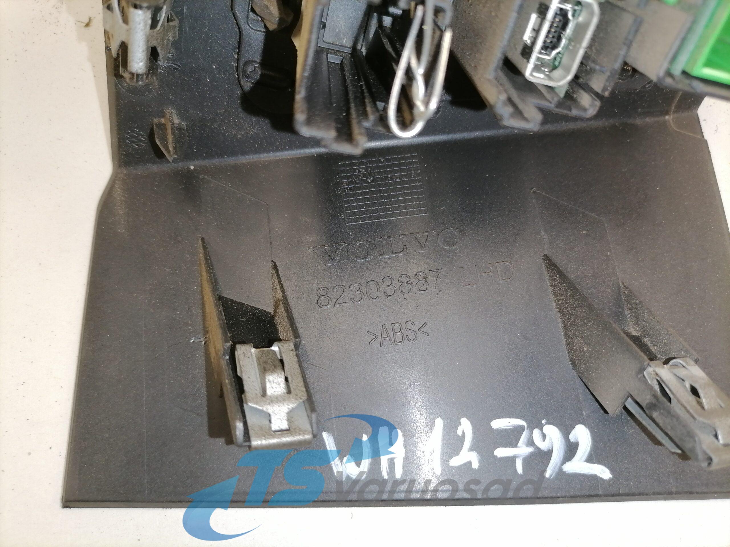 Volvo USB/AUX pistikute paneel