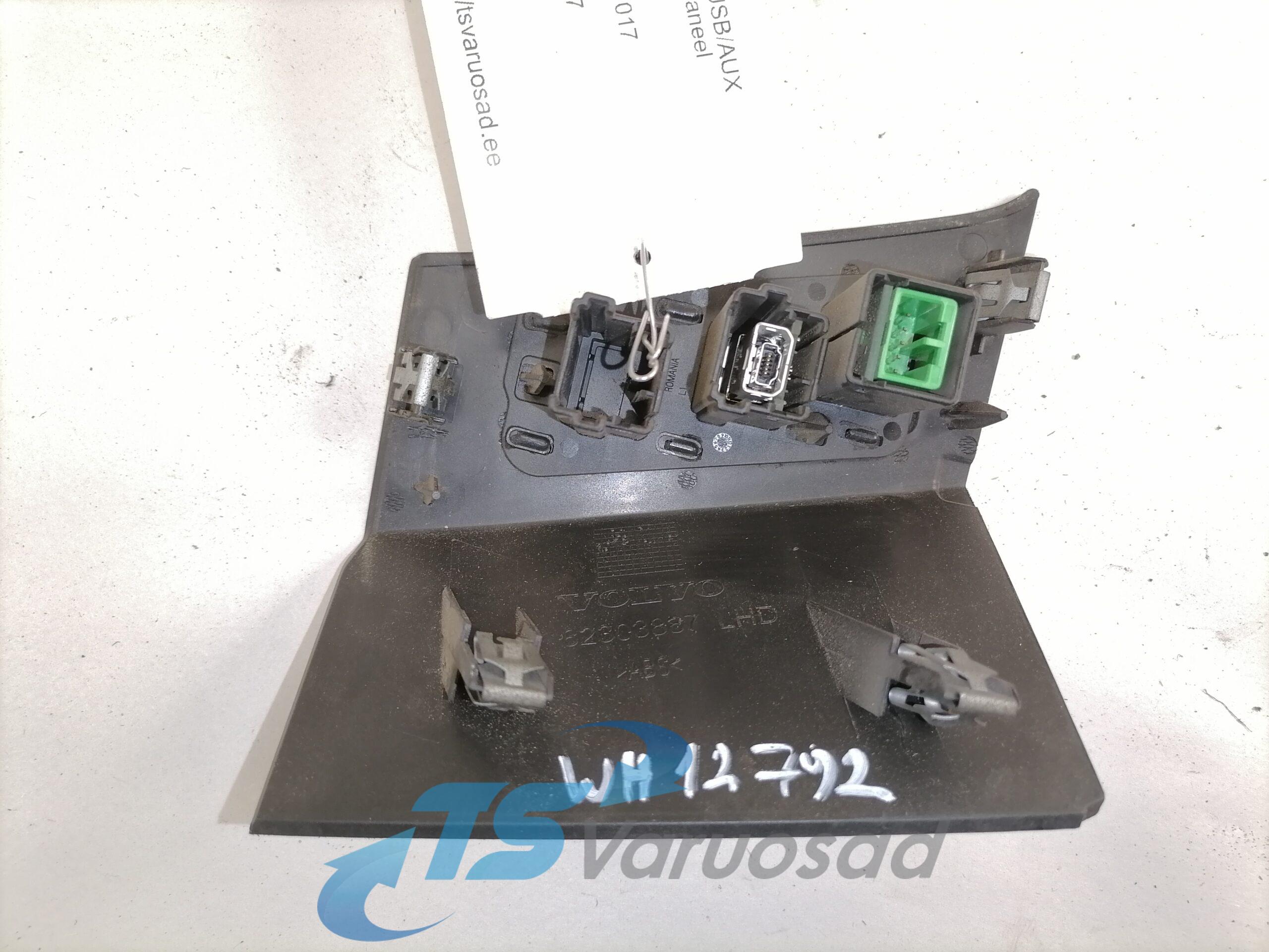 Volvo USB/AUX pistikute paneel