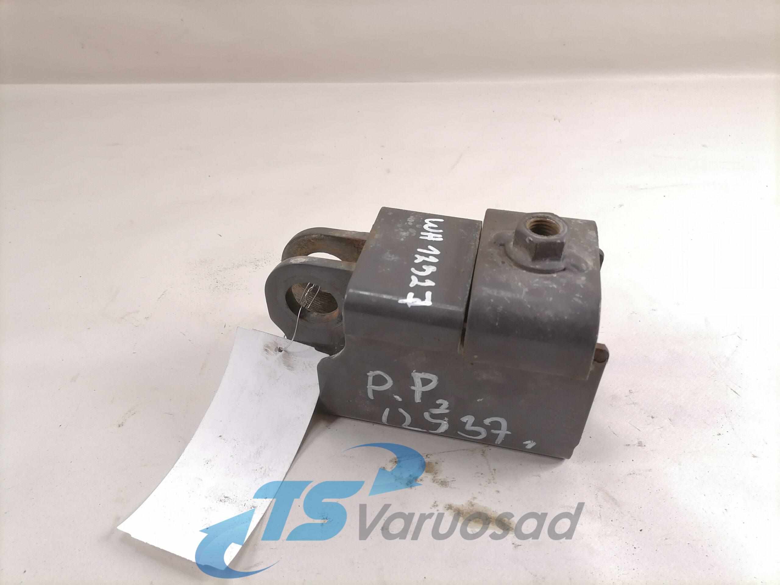 Volvo esikaitseraua kandur, parem