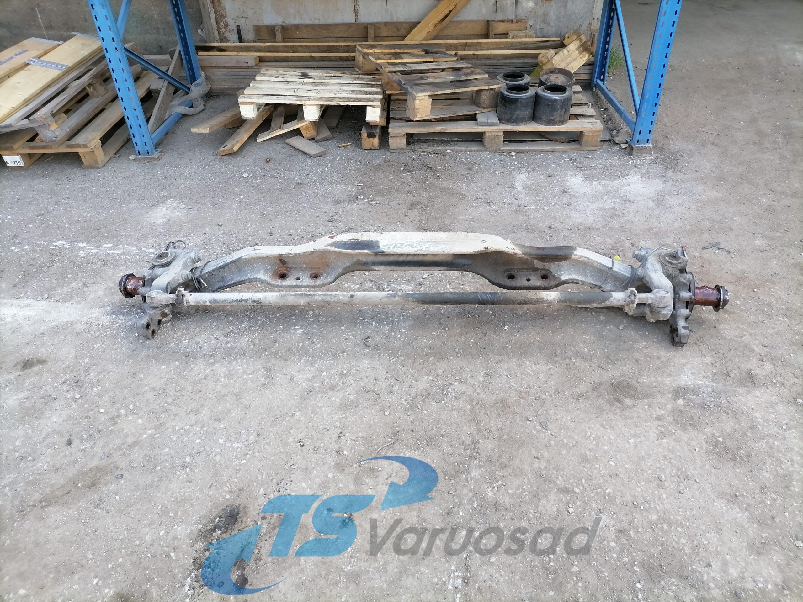 Volvo esisilla tala