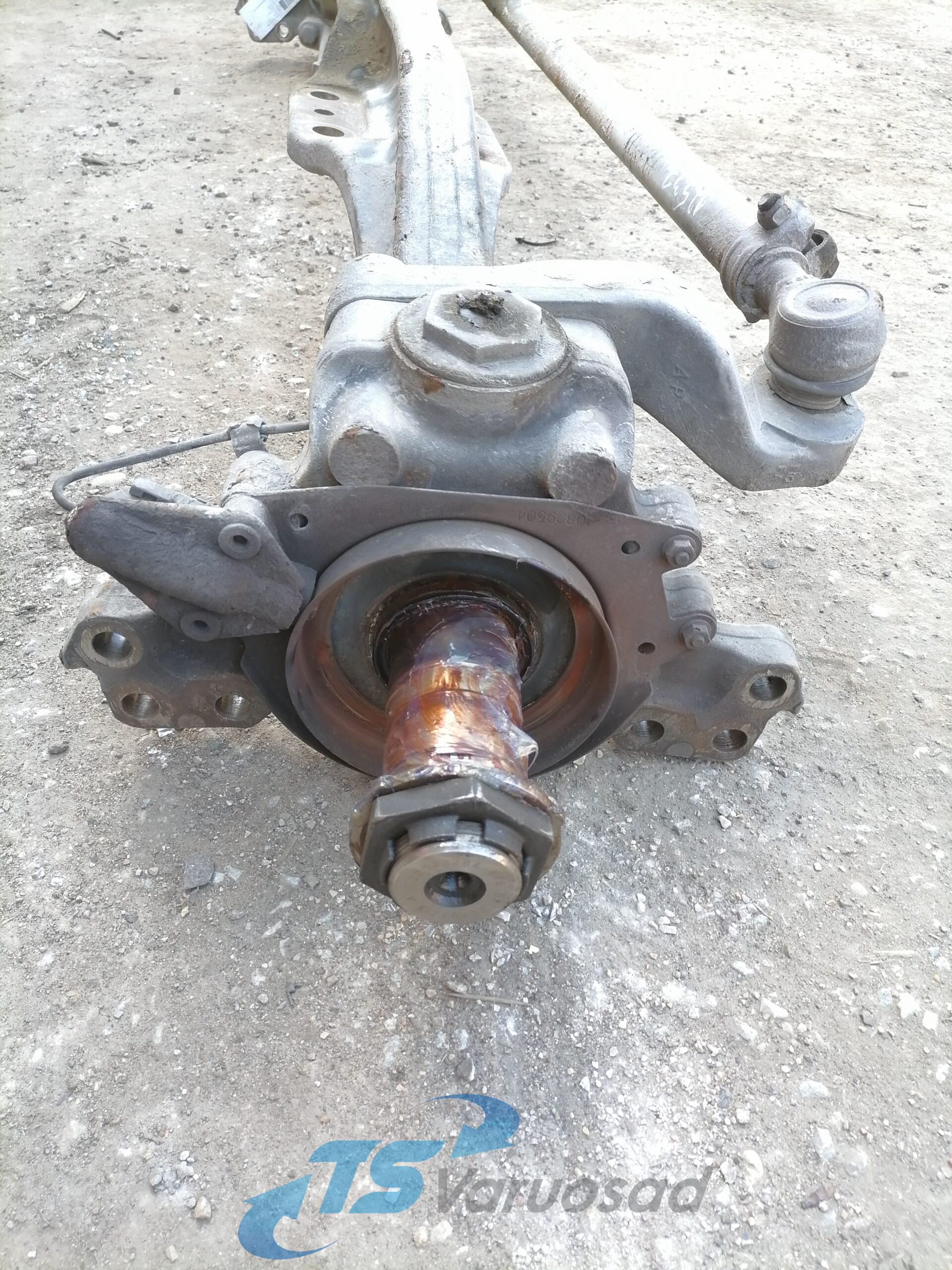 Volvo esisilla tala