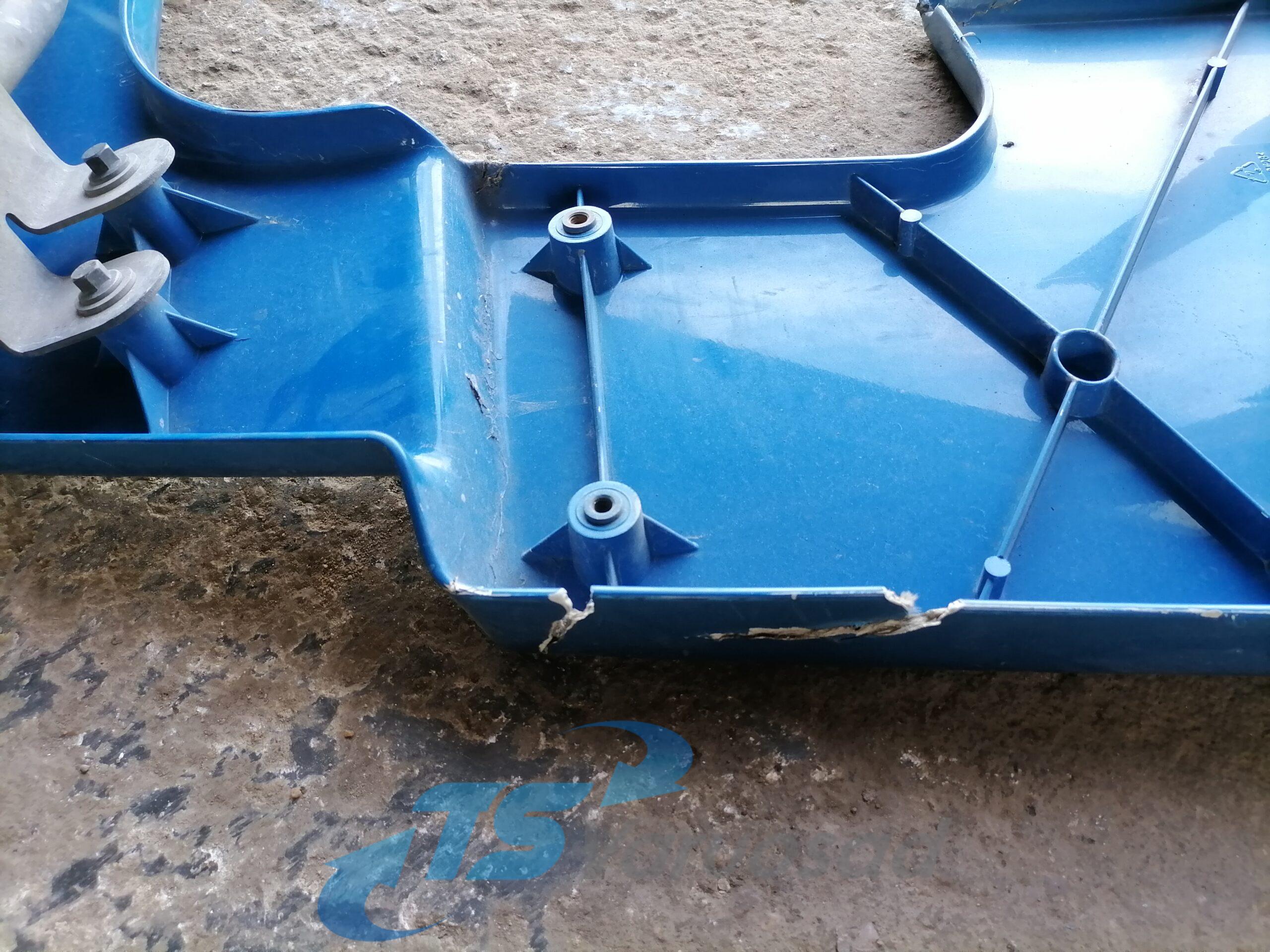 Kabiini tuulesuunaja, ülemine vasak