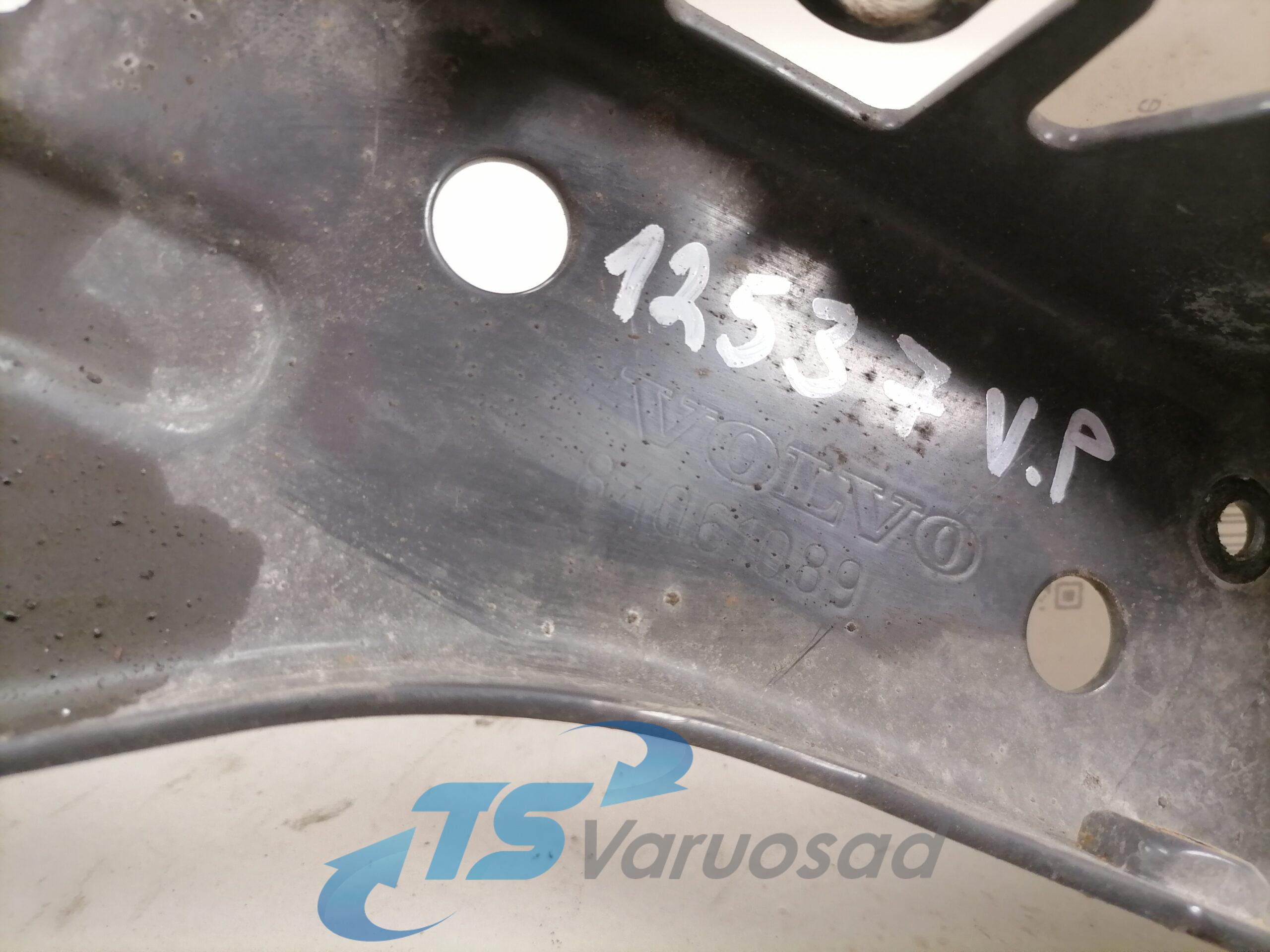 Esitule kinnitusraam, vasak