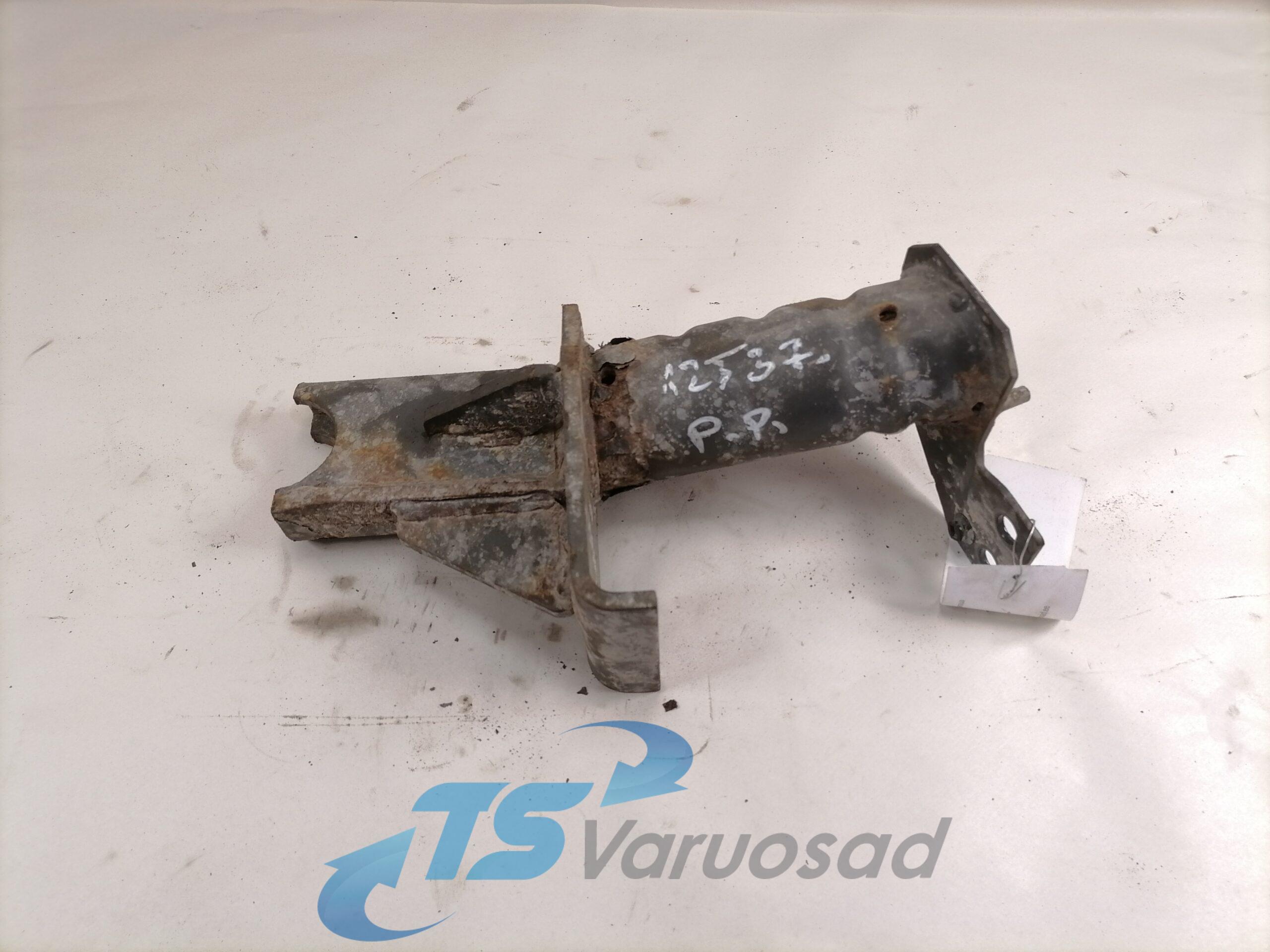 Volvo esikaitseraua kandur, parem