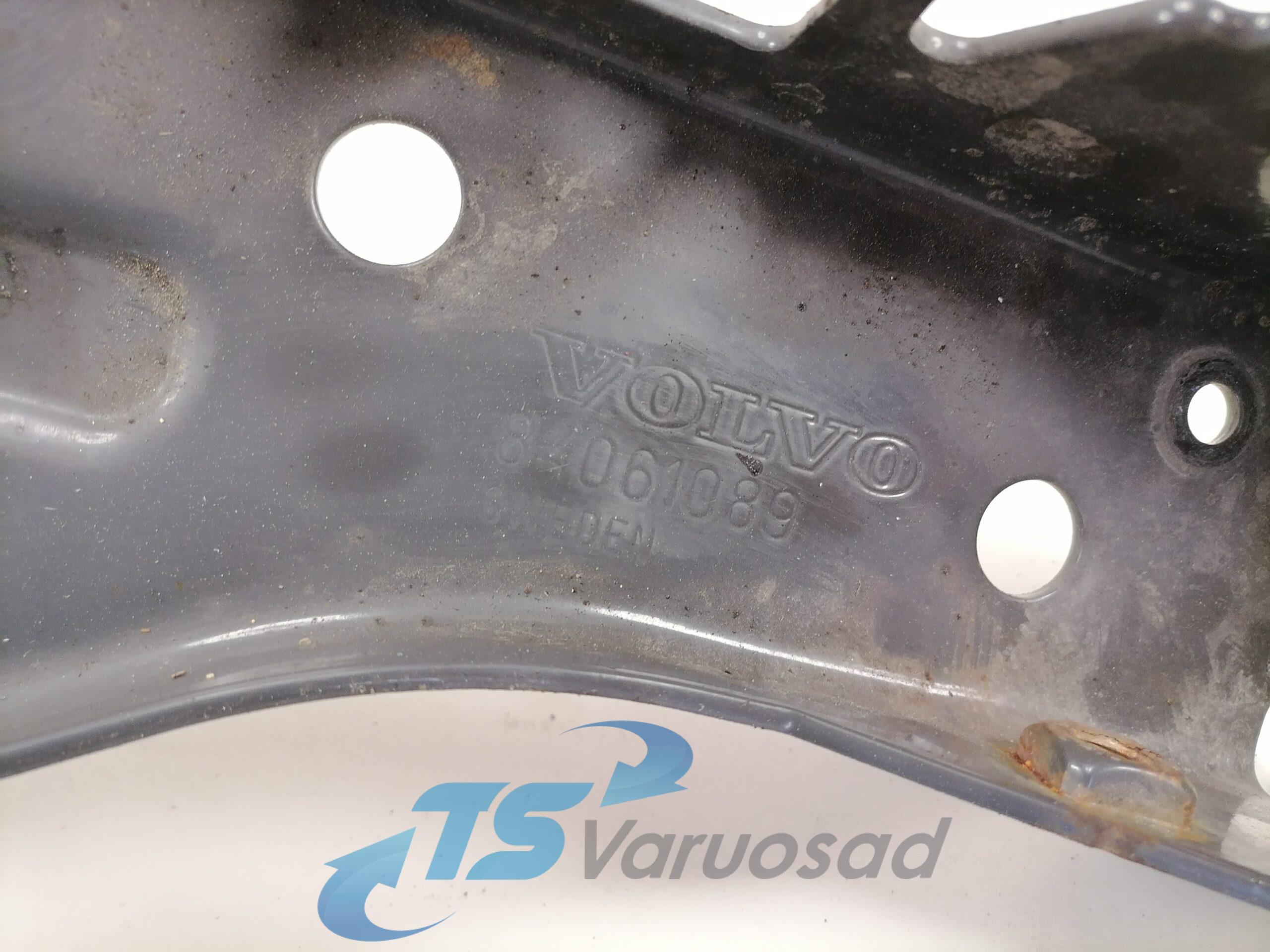 Esitule kinnitusraam, vasak