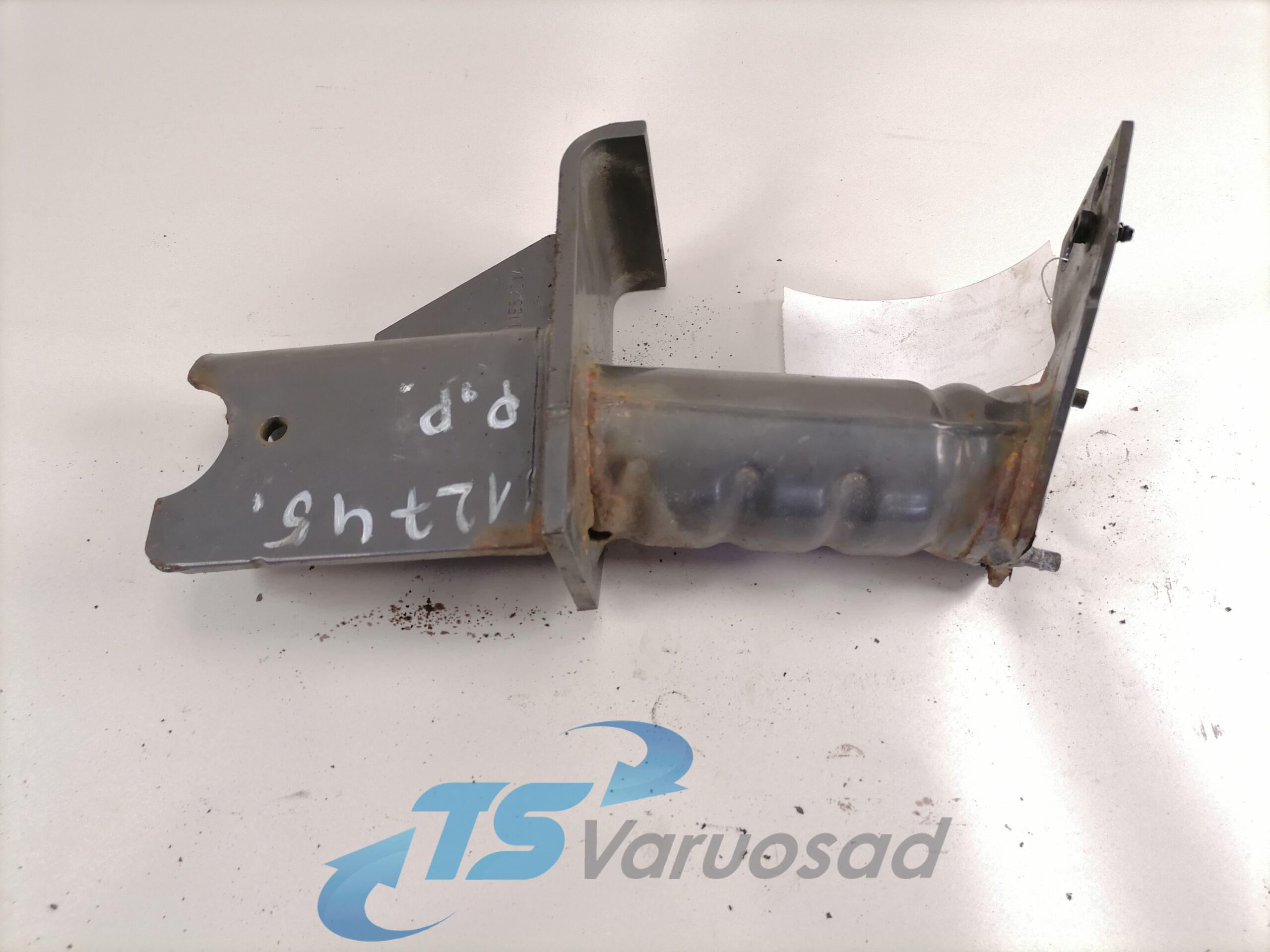 Volvo esikaitseraua kandur, parem