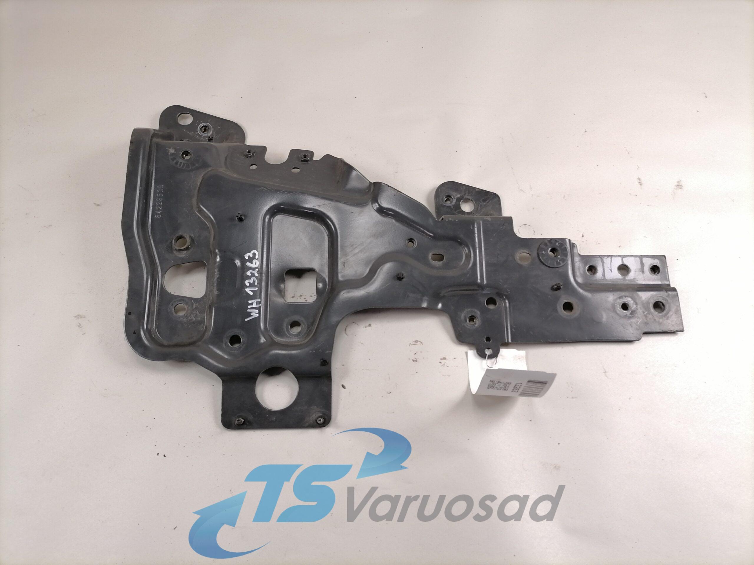 Esitule kinnitusraam, vasak