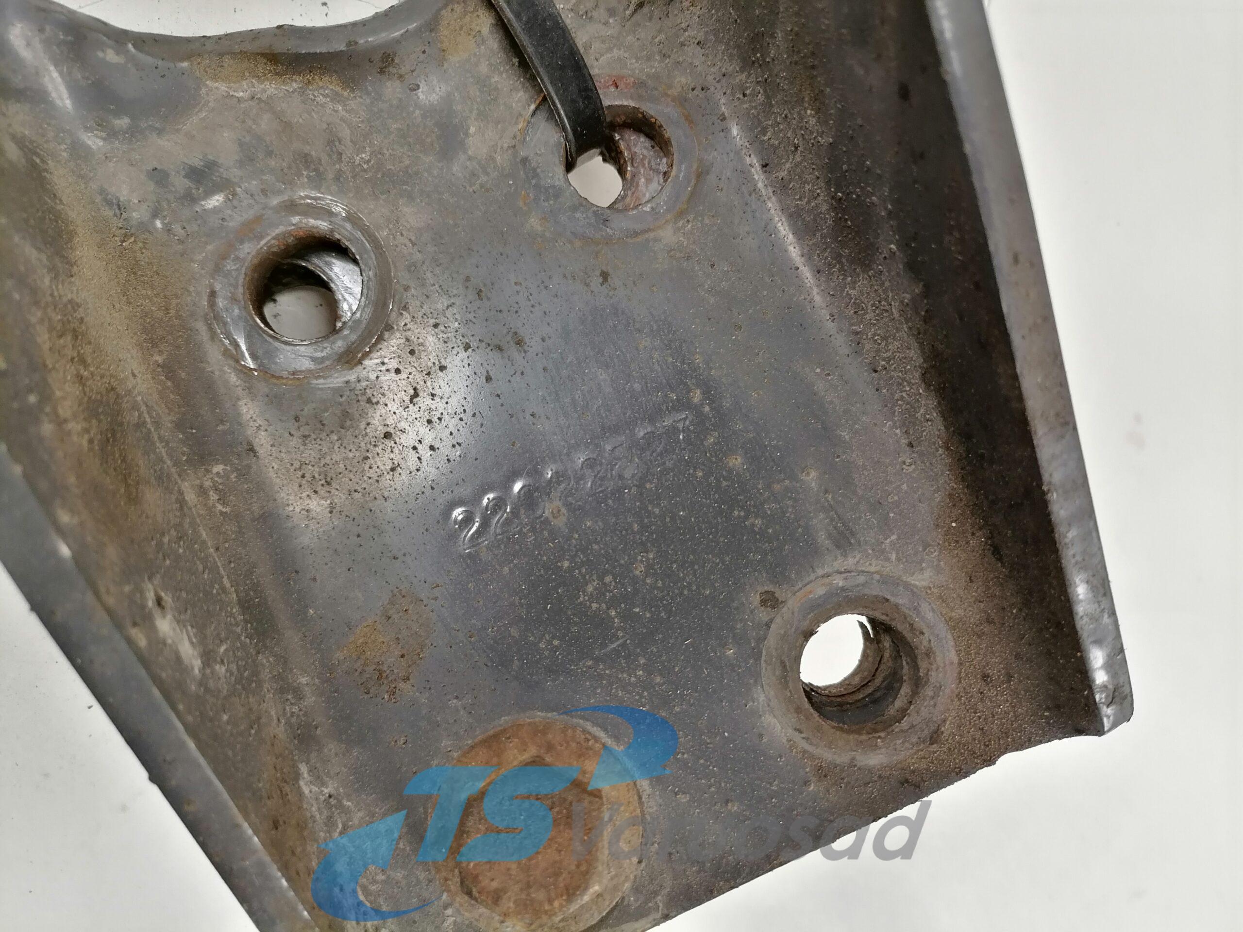 Amortisaatori kinnitus