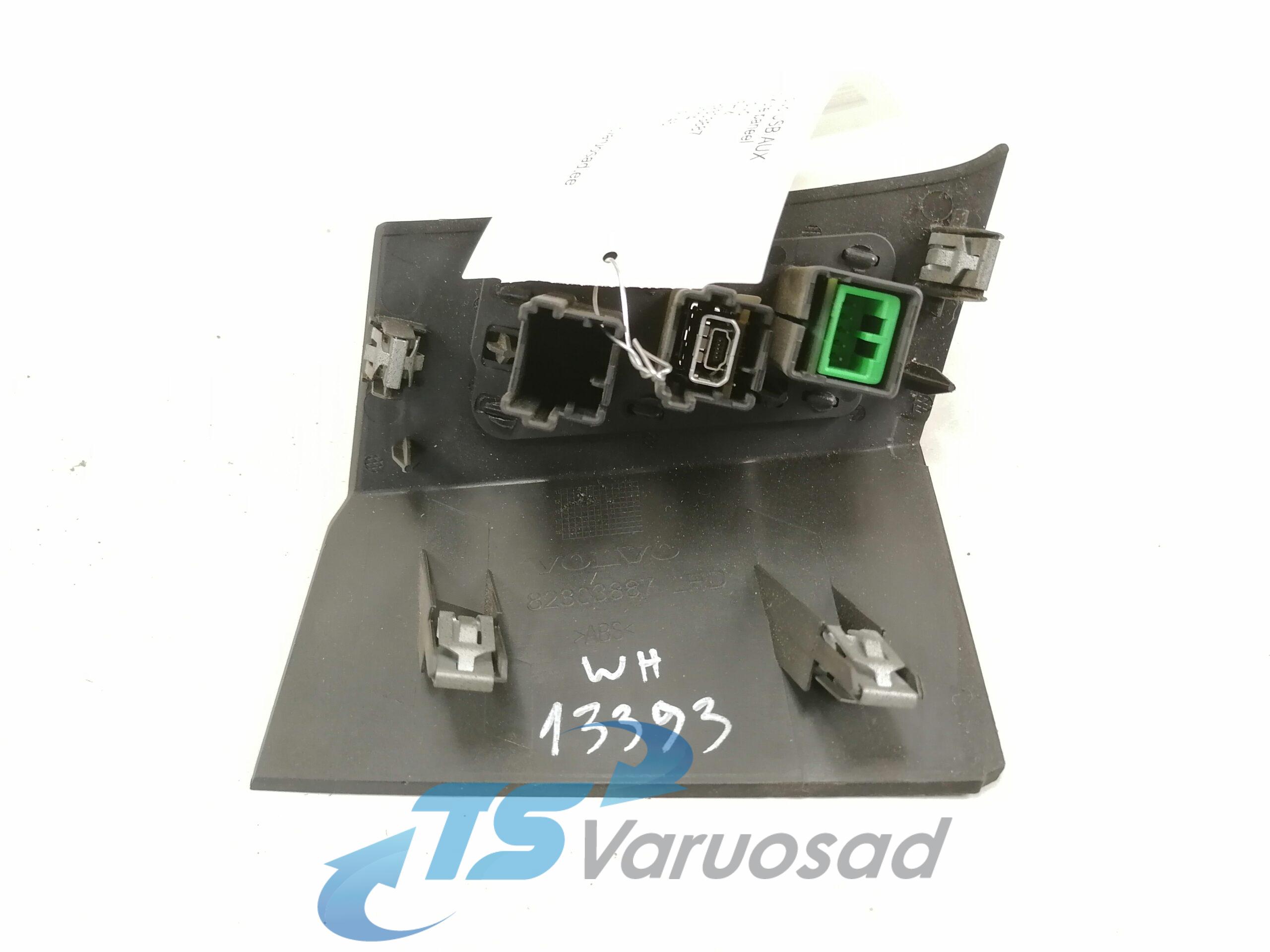 Volvo USB/AUX pistikute paneel