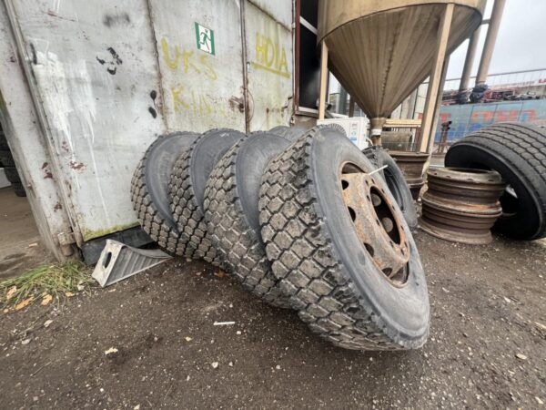 Rehvid + veljed 305/70 R22,5