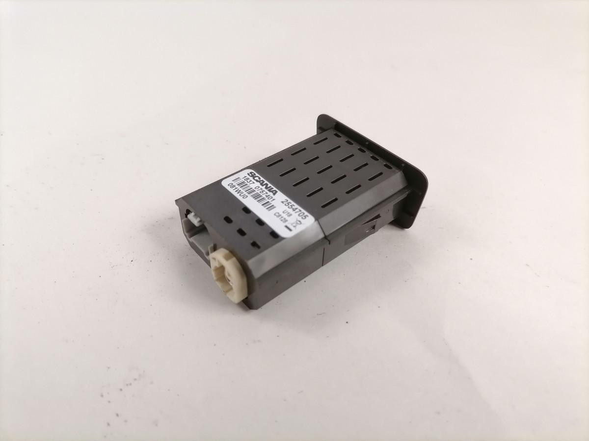 USB/AUX pistikute paneel