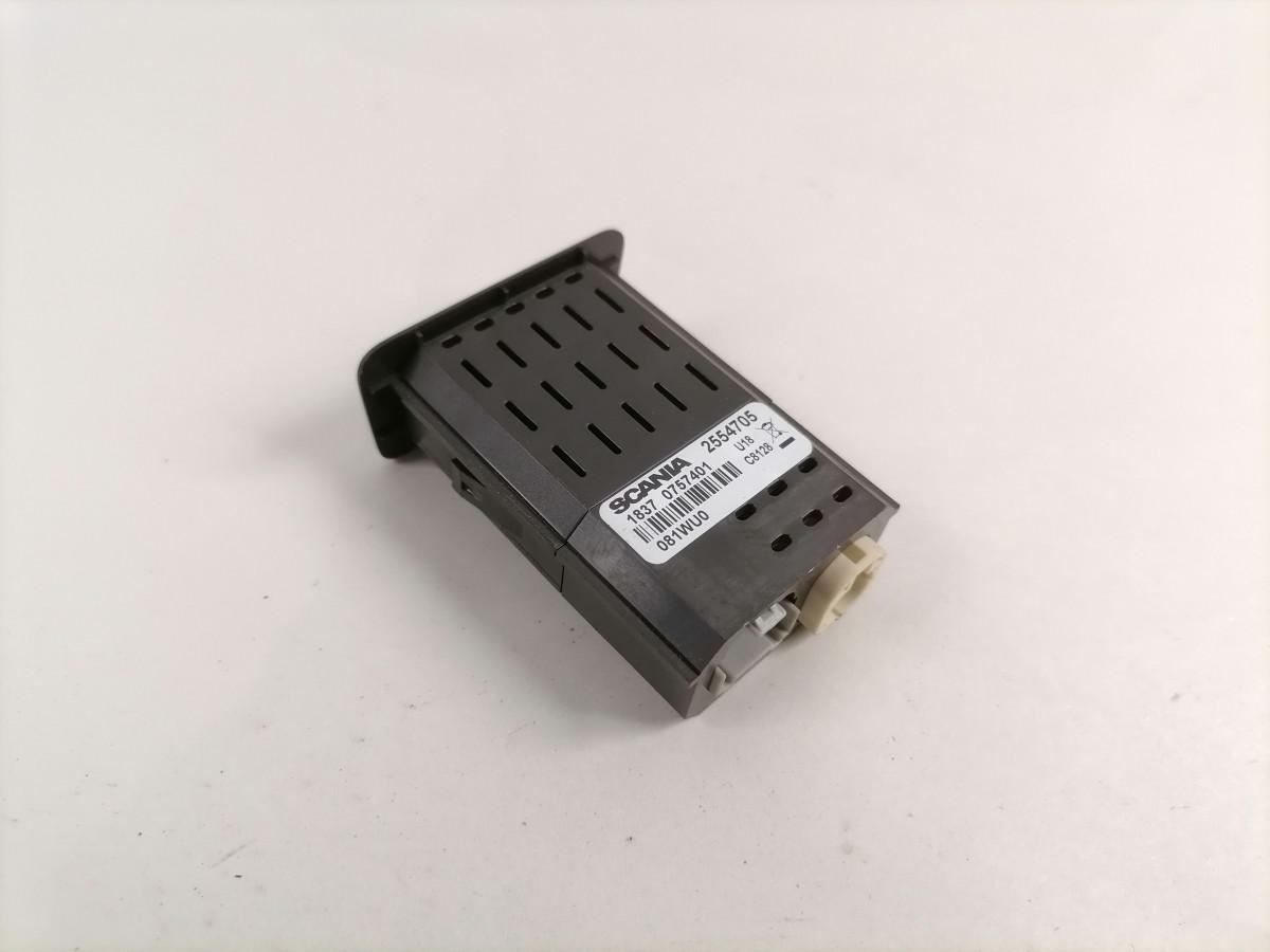 USB/AUX pistikute paneel