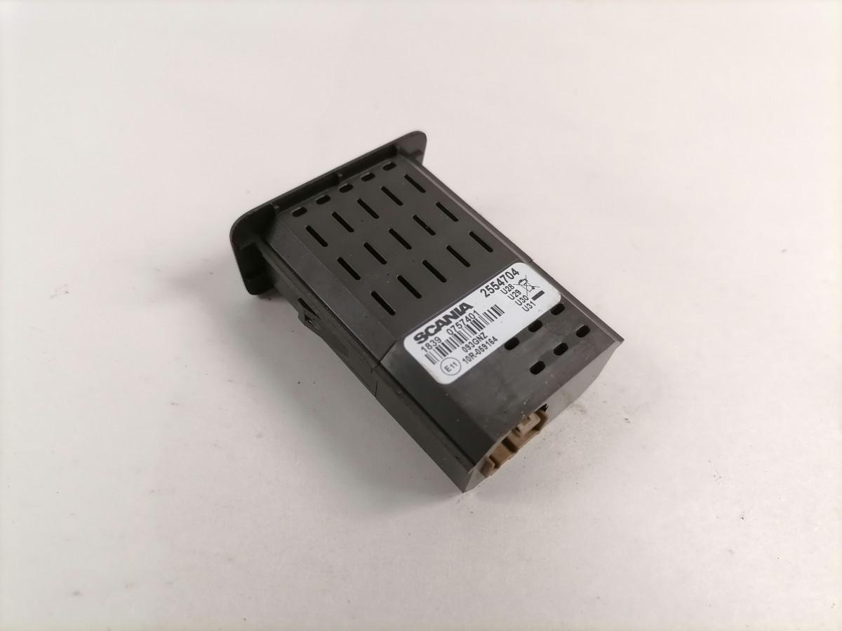 USB pistiku paneel
