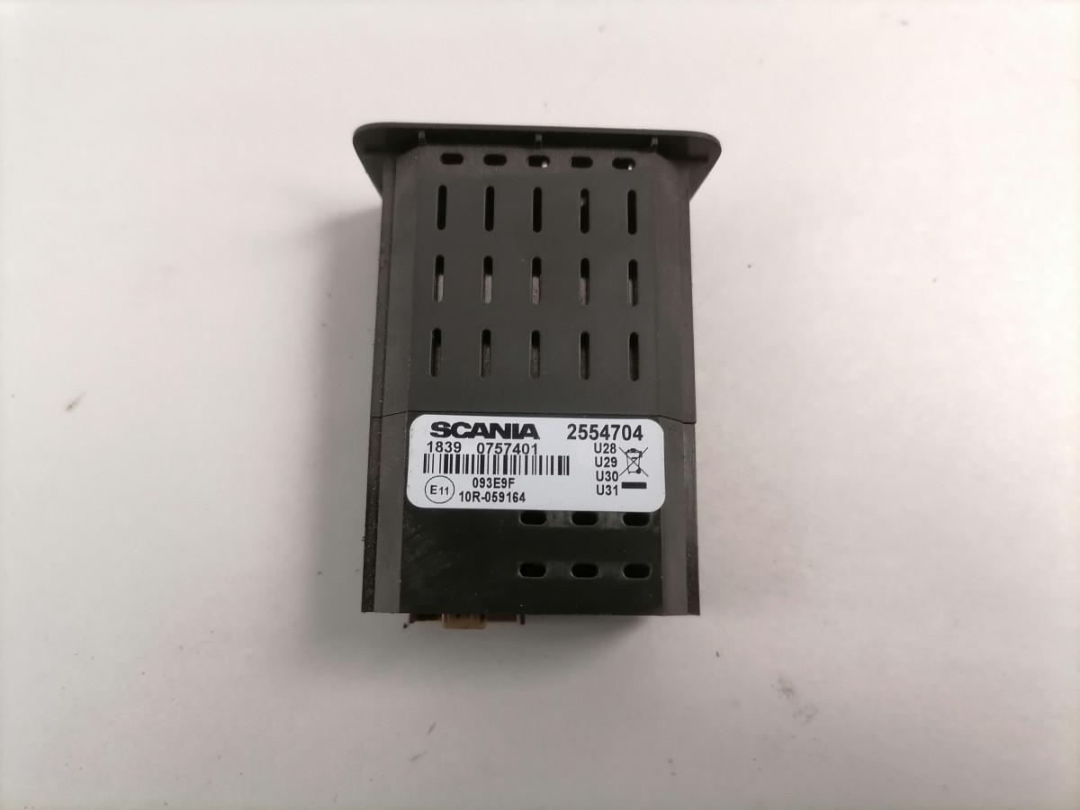 USB pistiku paneel
