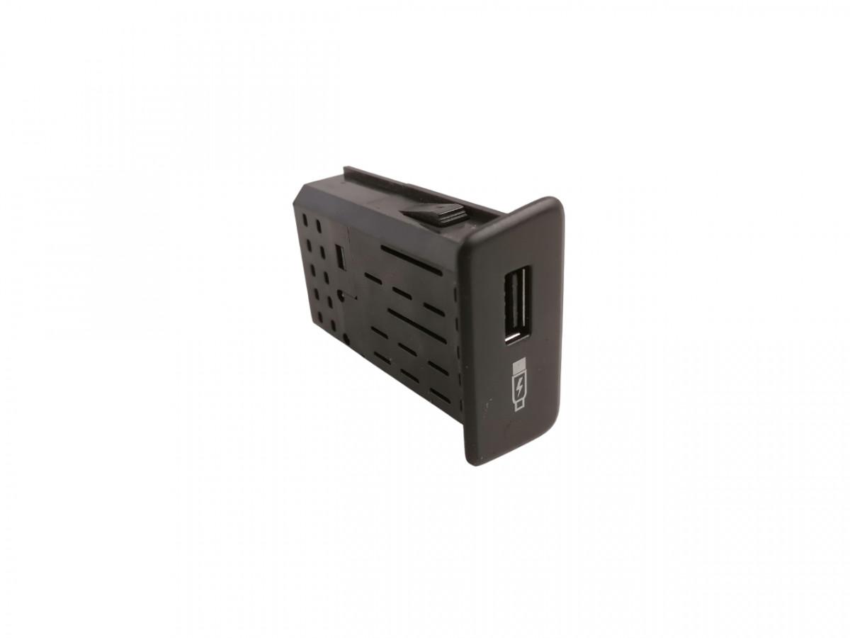 USB pistiku paneel