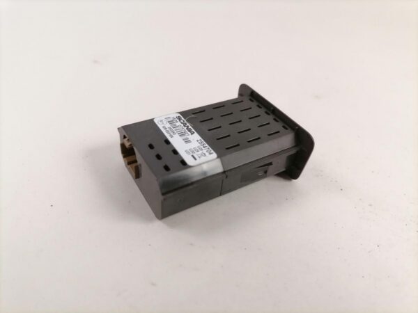 USB pistiku paneel