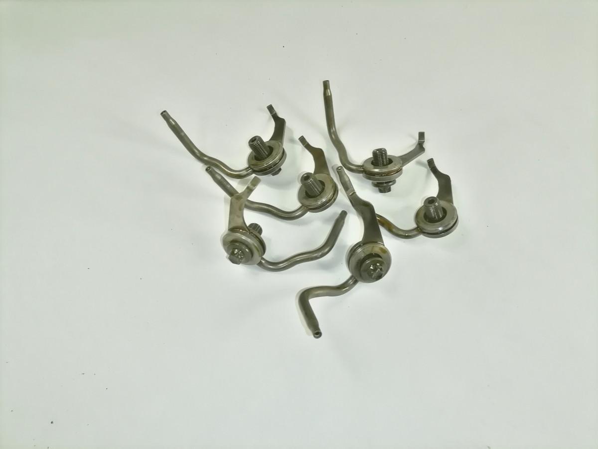 Piston cooling nozzle