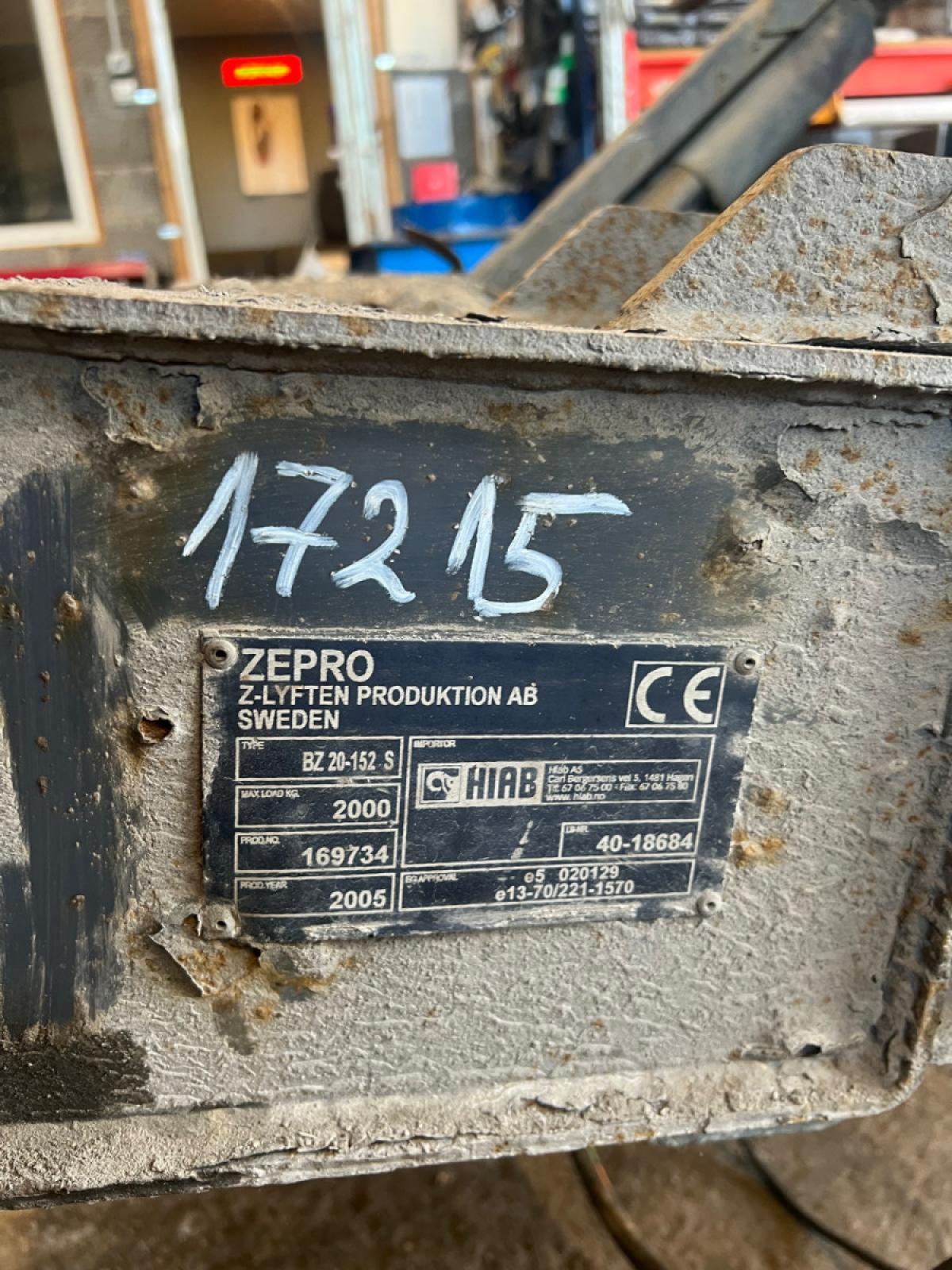 Tagaluuktõstuk, ZEPRO BZ20-152S