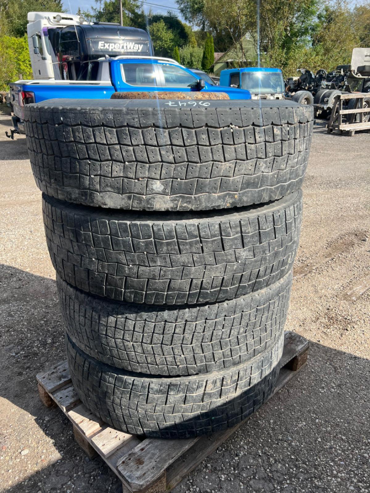 Rehvid + veljed 295/80R22.5