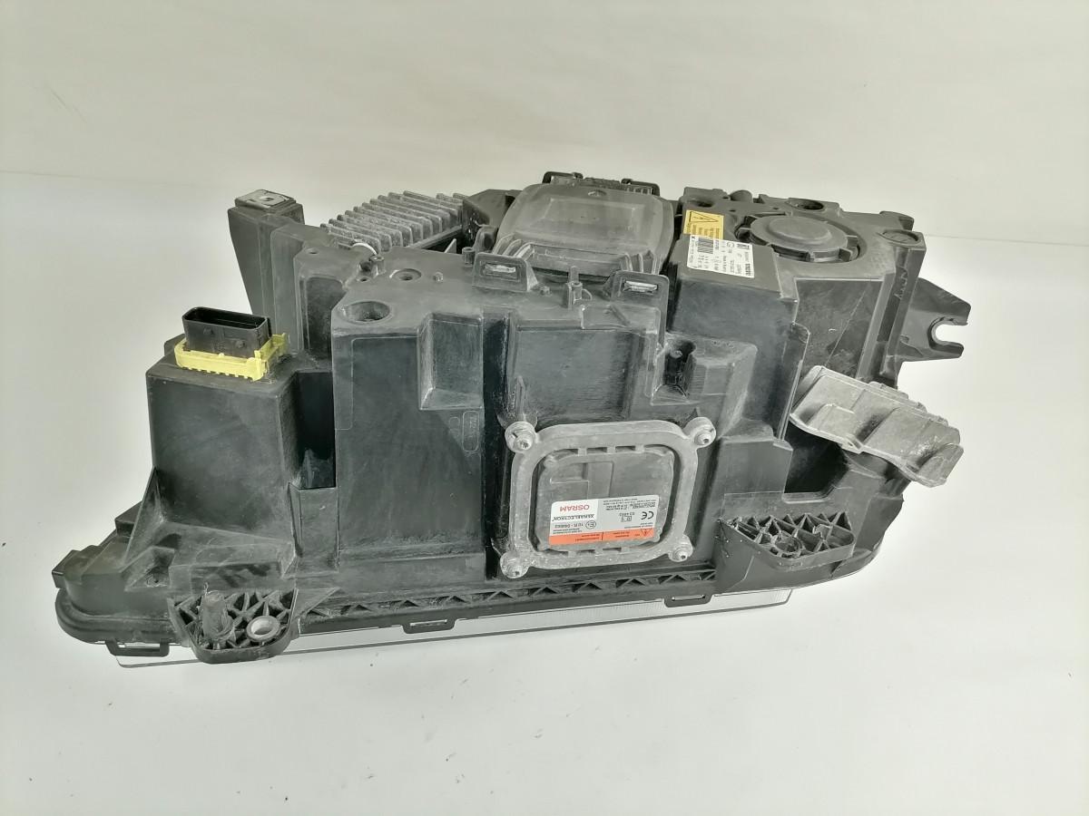 Volvo esituli, vasak