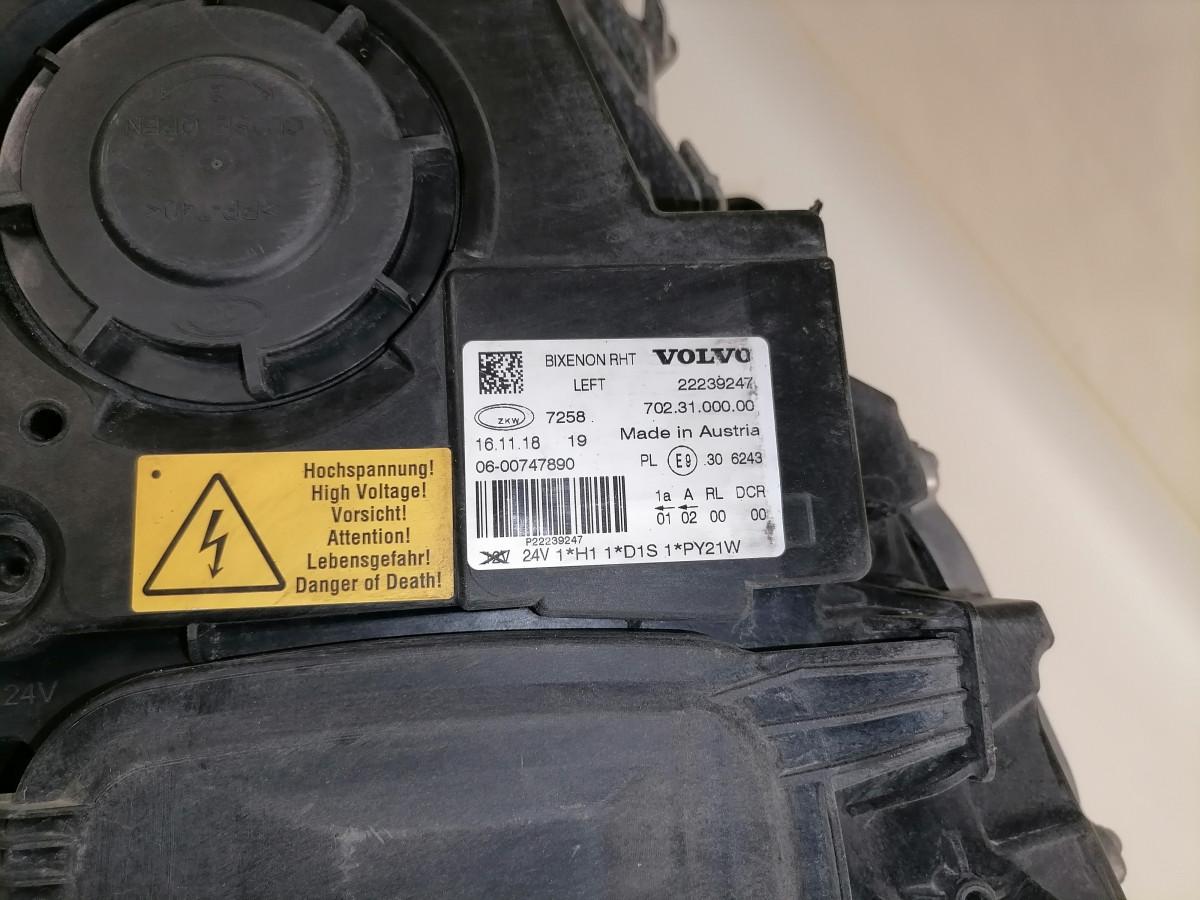 Volvo esituli, vasak