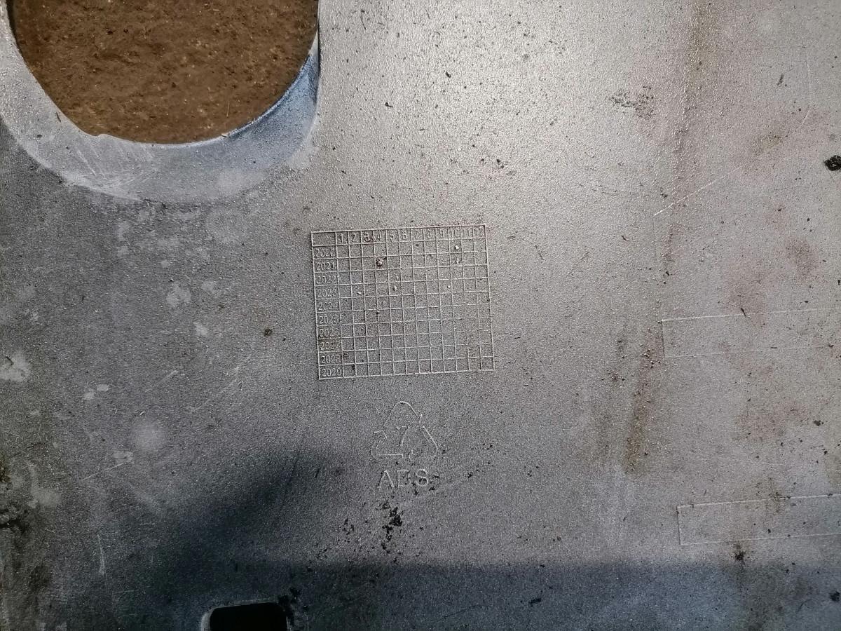 Esistange katteplastik