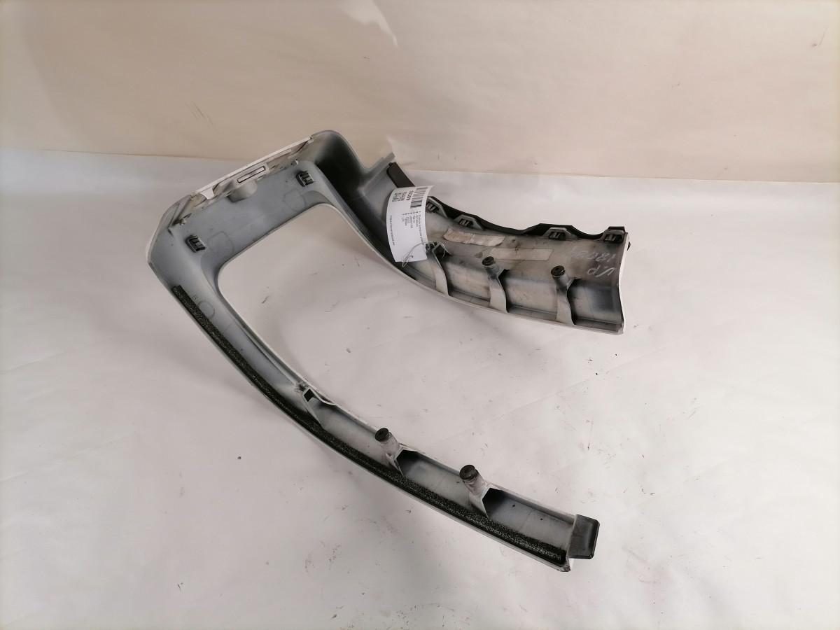 Esitule korpuse plastik