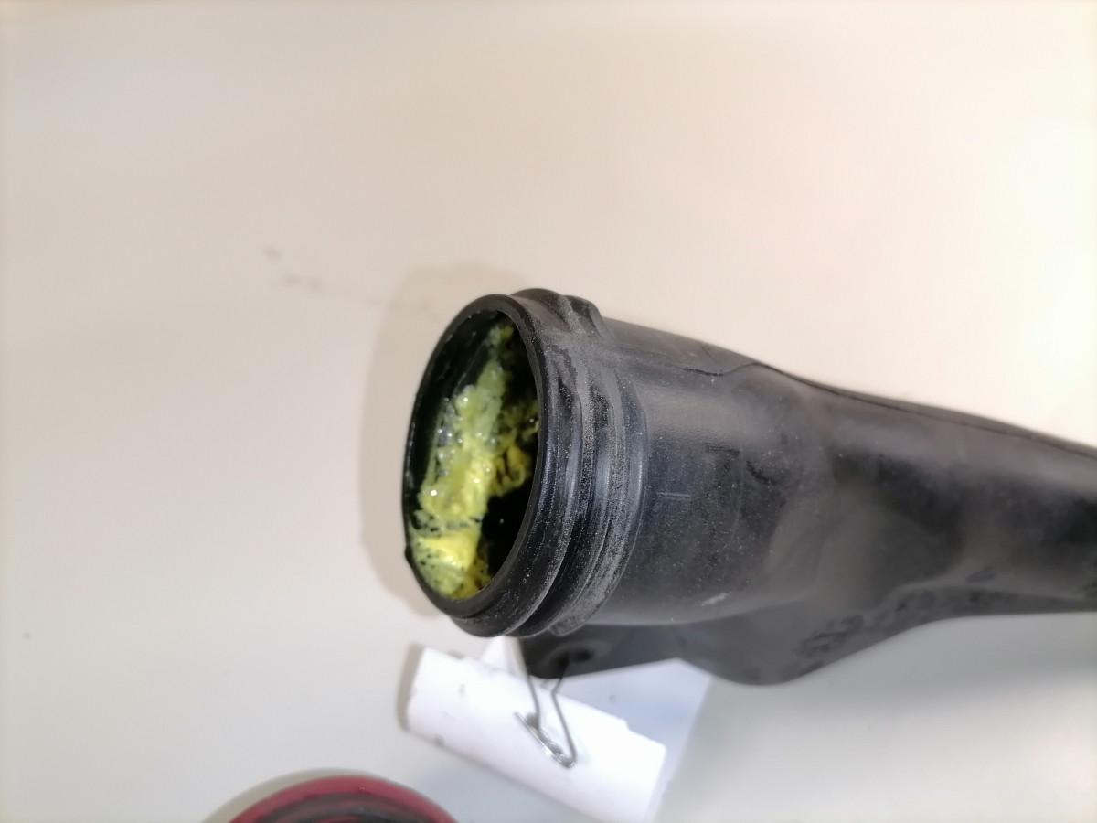 Mootoriõli lisamise toru