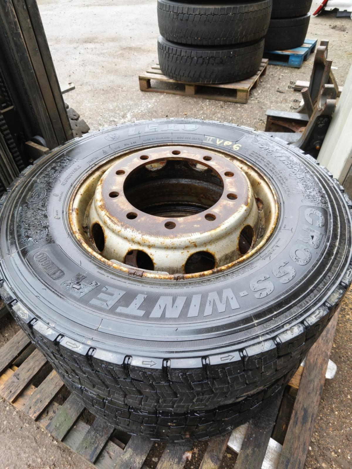 Rehvid + veljed 315/70R22.5