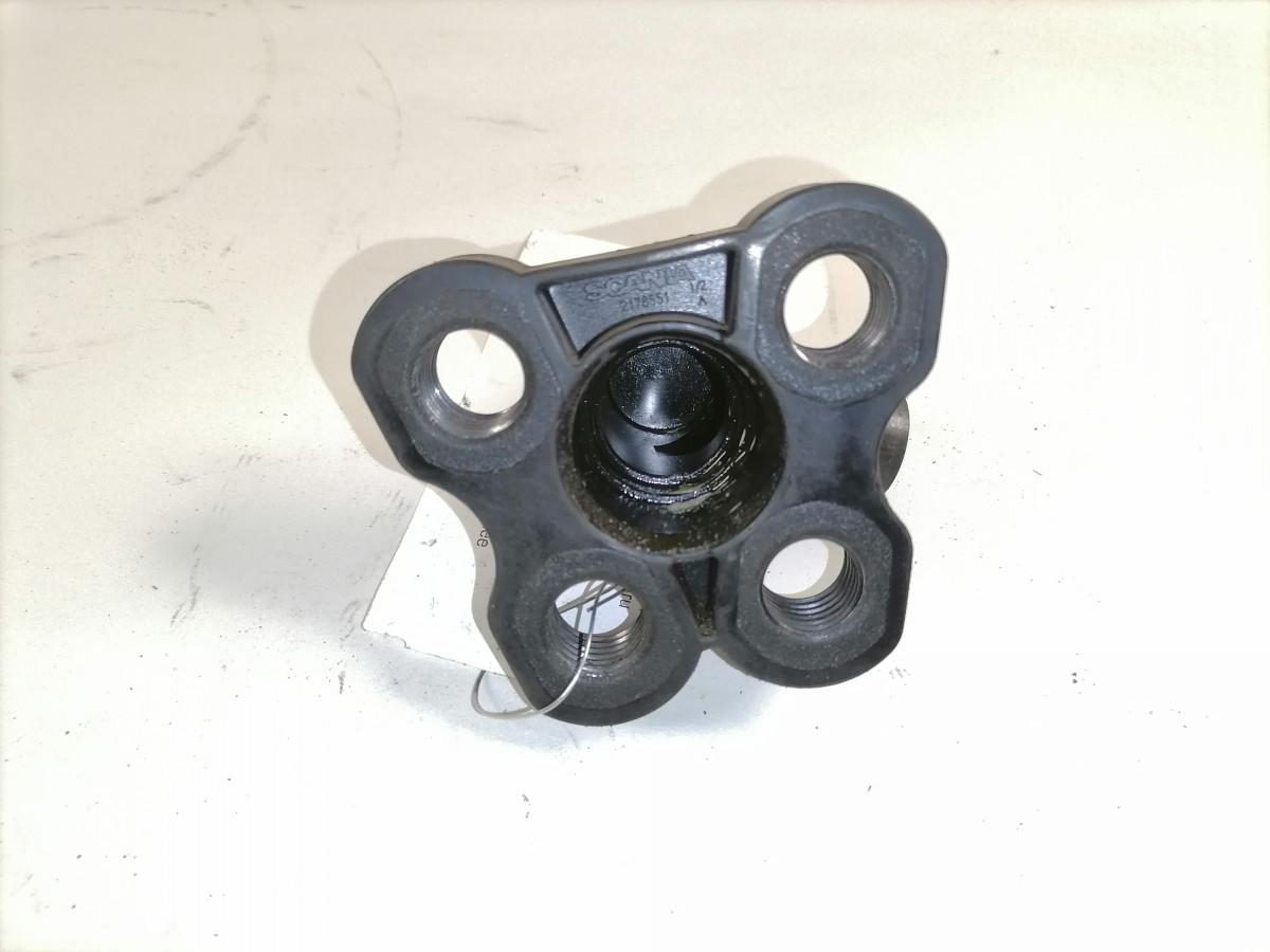 Mootoriõli lisamise toru