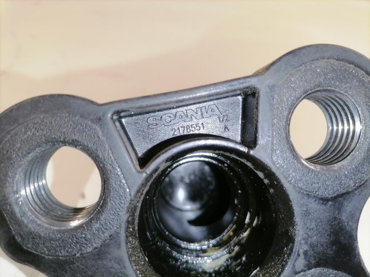 Mootoriõli lisamise toru