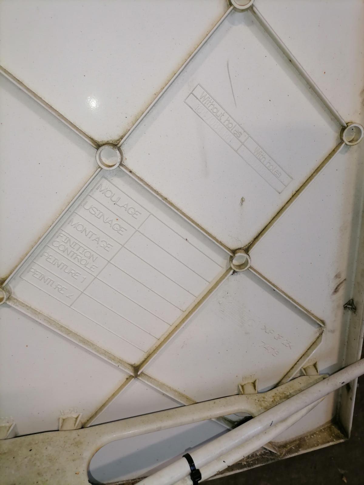 Scania kabiini tuulesuunaja, ülemine parem