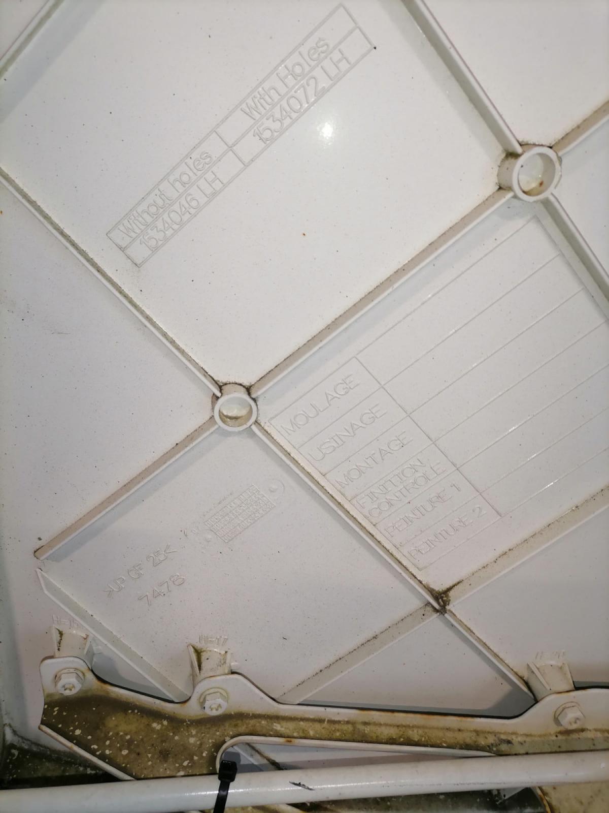 Scania kabiini tuulesuunaja, ülemine vasak