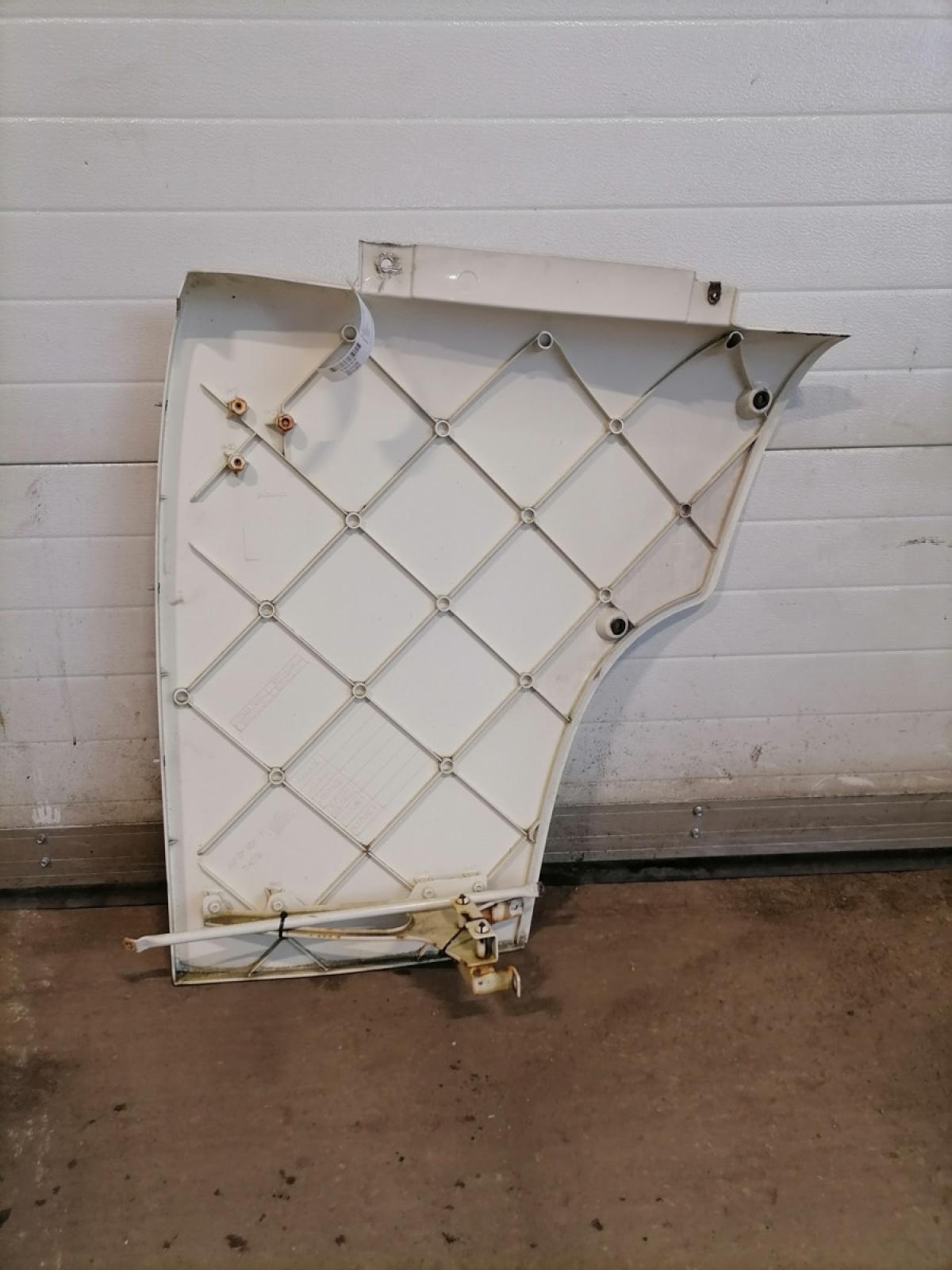 Scania kabiini tuulesuunaja, ülemine vasak