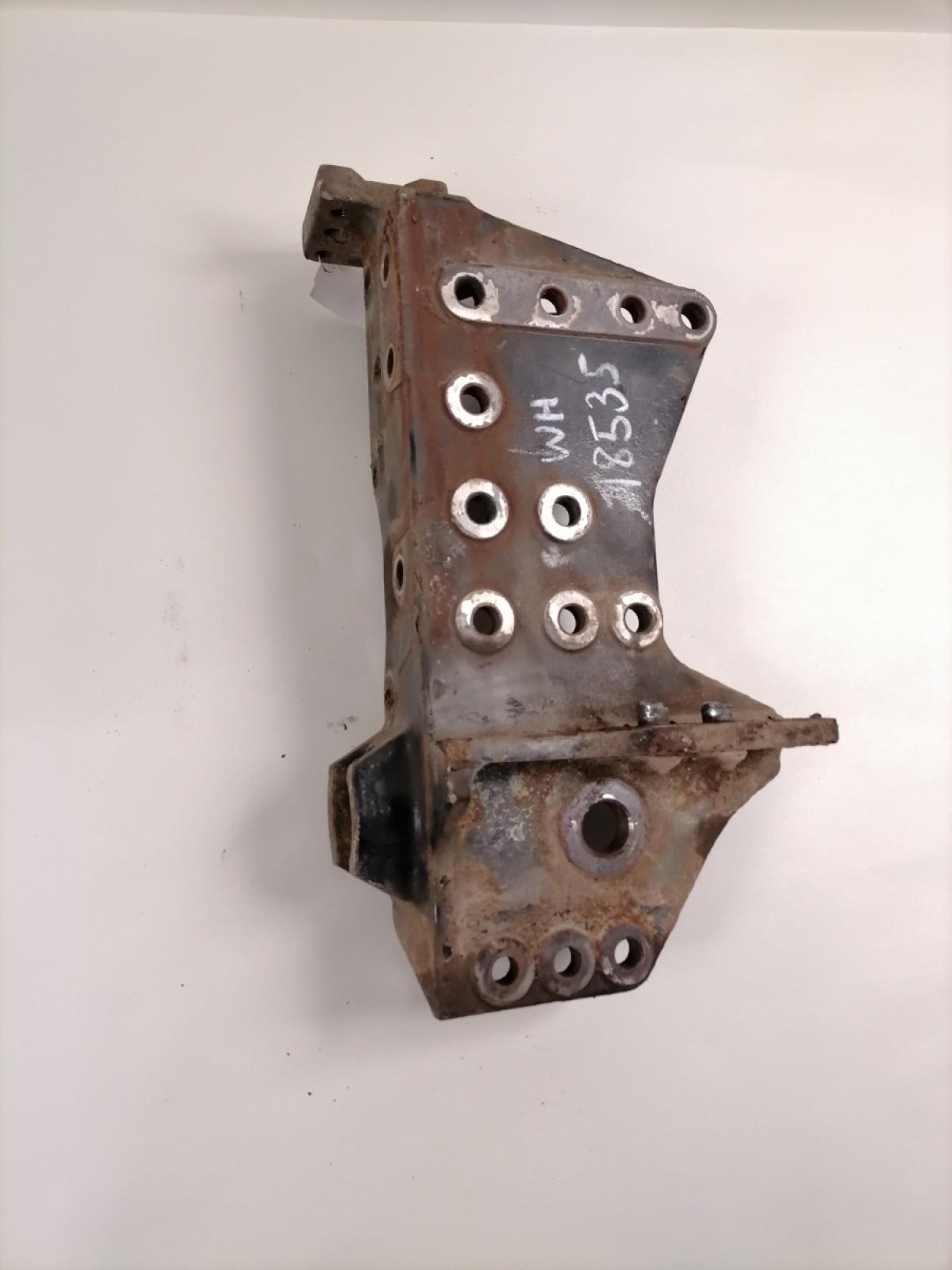 Volvo raamiotsa kandur, parem