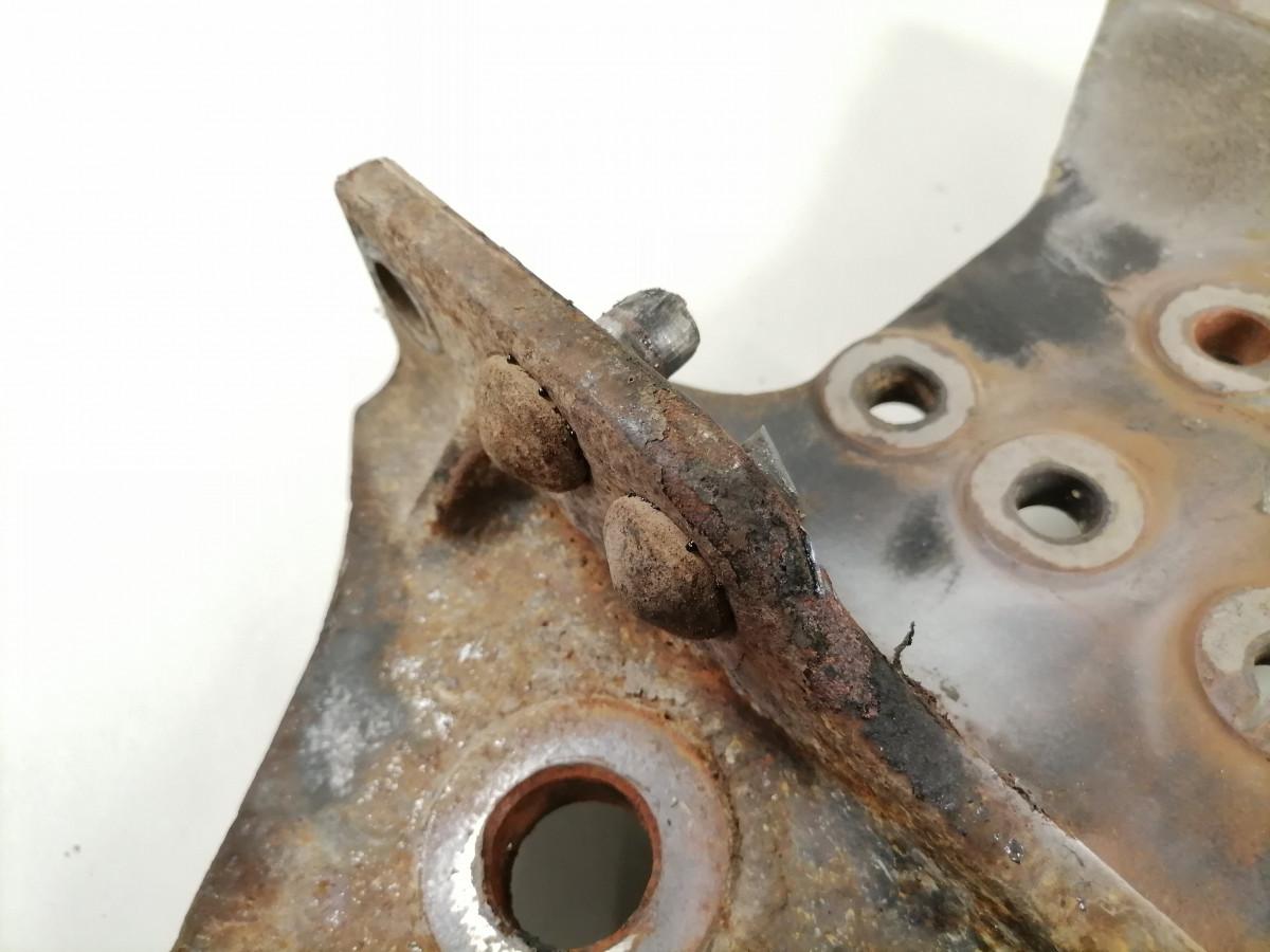 Volvo raamiotsa kandur, vasak