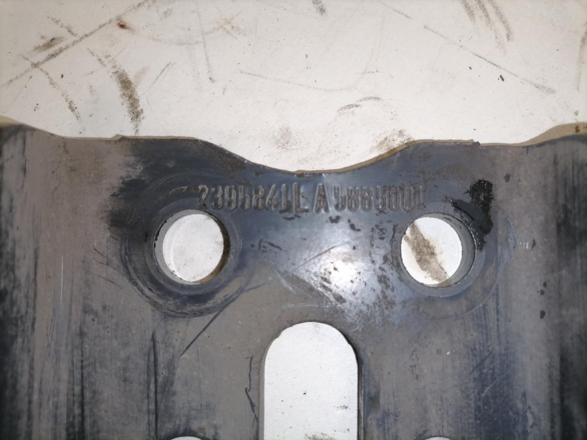 Amortisaatori kinnitus