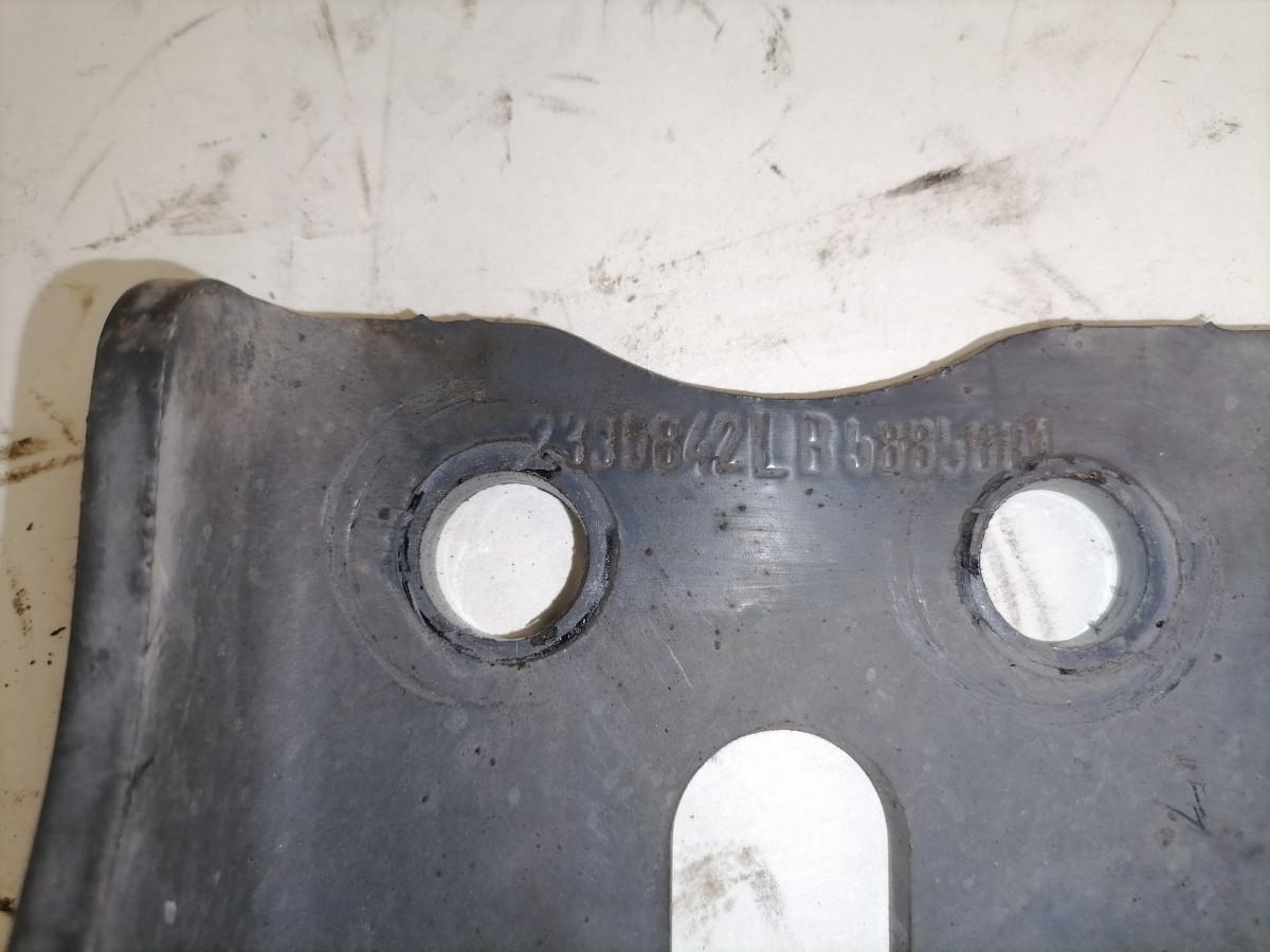 Amortisaatori kinnitus